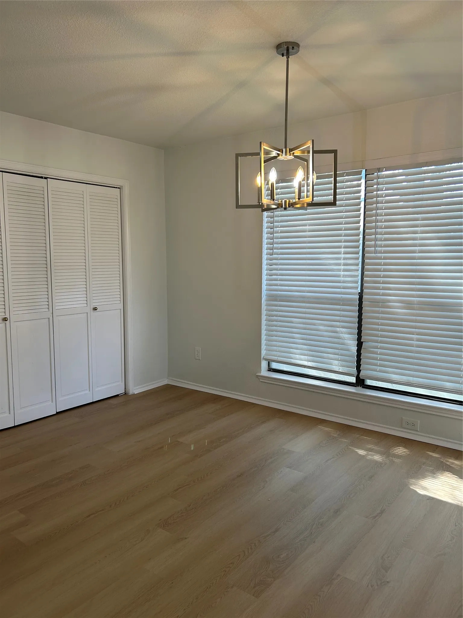 Single Family Residence For Sale in Collin County , 3841 Parkmont Drive, Plano, Texas 75023, 3 Bedroom, 3 Bathroom, 2 Garage spaces, 2,259 Sqft, built in 1987, mls#21152141, Real Estate Agent in Plano, Homes For Sale in Collin county, Homes For Sale in Plano, Realtor in Plano Texas, Real Estate Brokerage Independent Realty Texas, Luminita Cordes Realtor