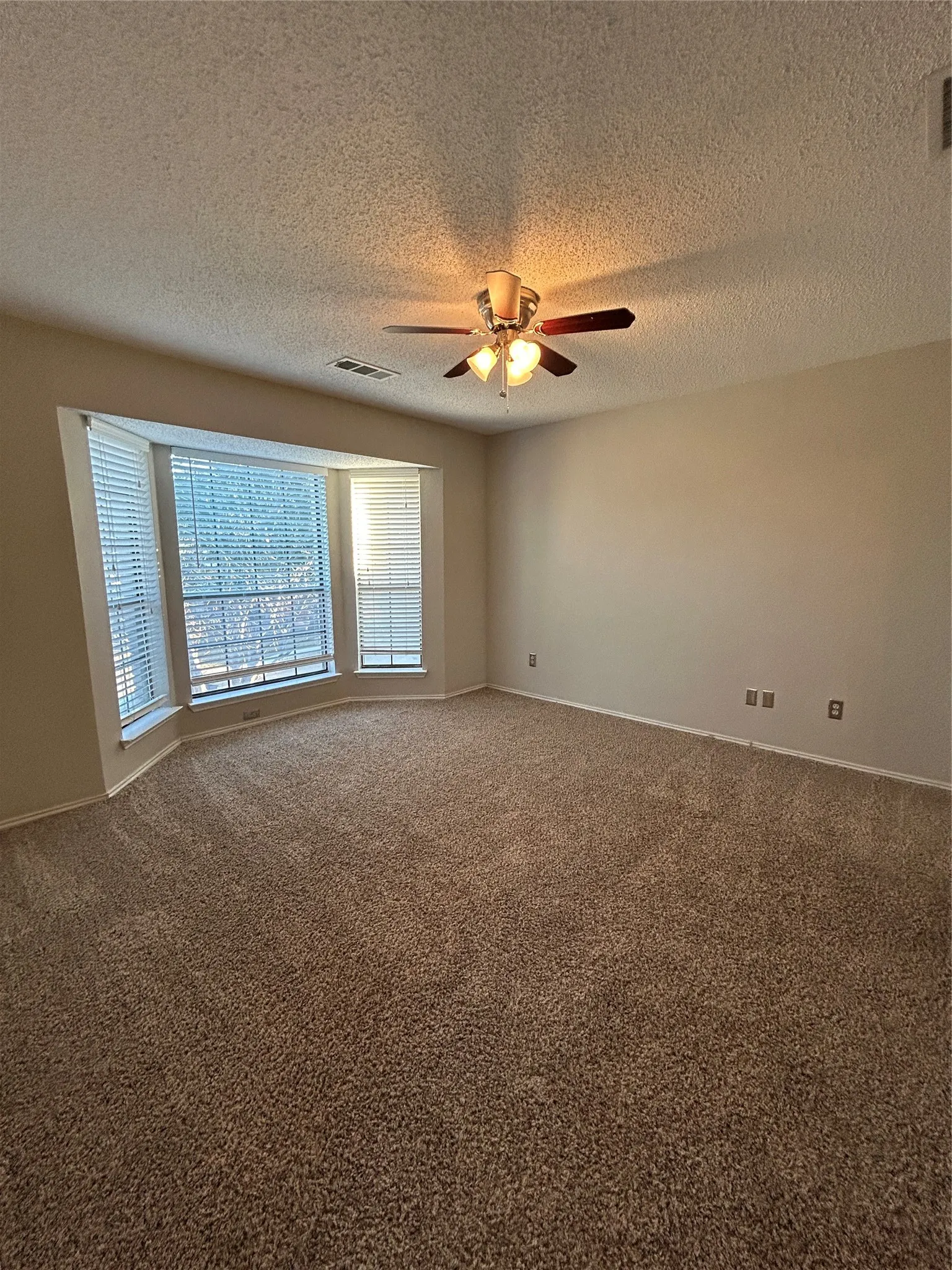 Single Family Residence For Sale in Collin County , 3841 Parkmont Drive, Plano, Texas 75023, 3 Bedroom, 3 Bathroom, 2 Garage spaces, 2,259 Sqft, built in 1987, mls#21152141, Real Estate Agent in Plano, Homes For Sale in Collin county, Homes For Sale in Plano, Realtor in Plano Texas, Real Estate Brokerage Independent Realty Texas, Luminita Cordes Realtor