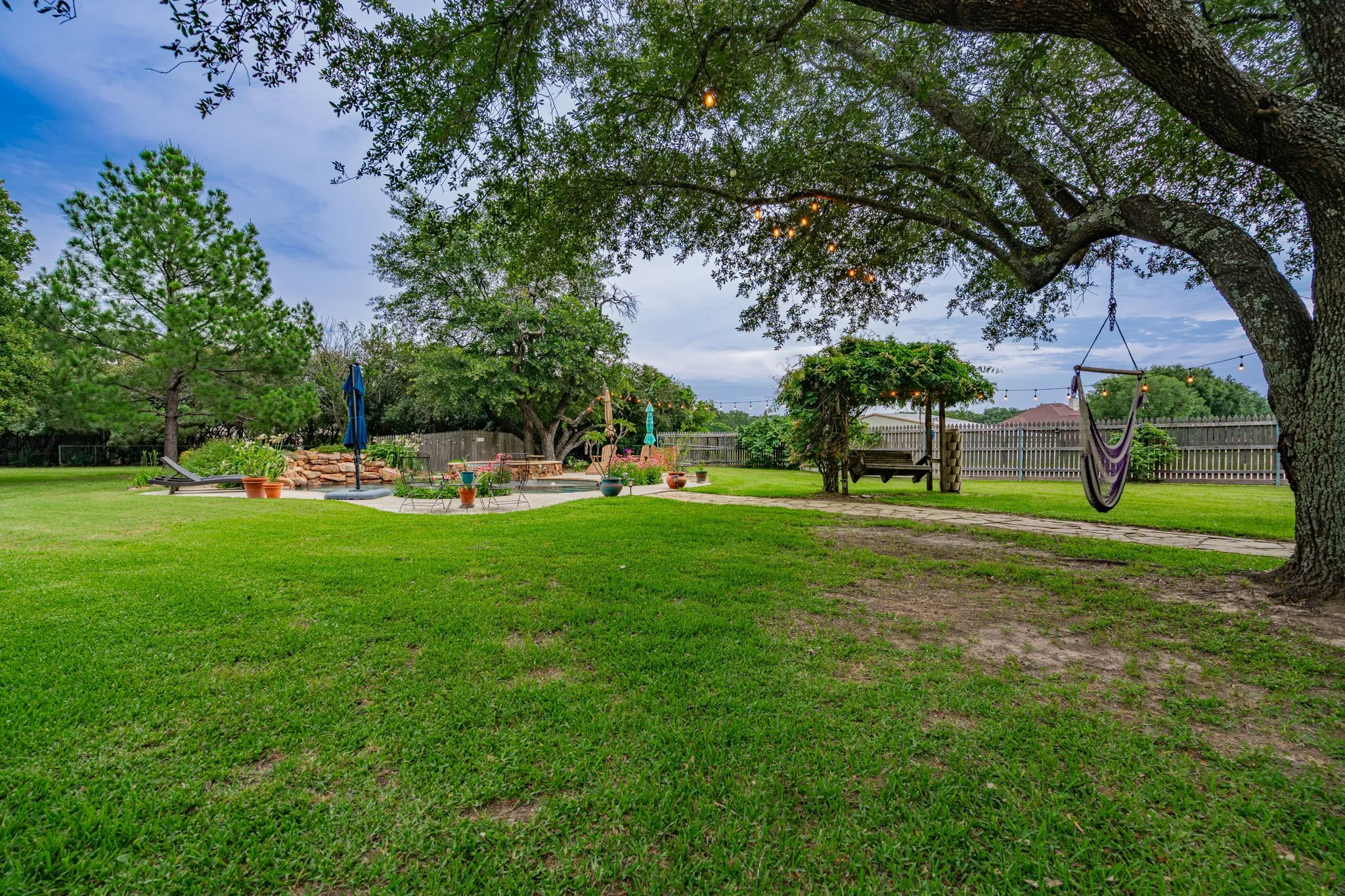Single Family Residence For Sale in Kaufman County , 8429 Karen Lane, Terrell, Texas 75160, 3 Bedrooms, 2 Bathrooms, 2 Garage spaces, 2,062 Sqft, built in 1986, Price $529,500, mls#21146161, Real Estate Agent in Terrell, Homes For Sale in Kaufman county, Homes For Sale in Terrell, Realtor in Terrell Texas, Real Estate Brokerage Independent Realty Texas, Luminita Cordes Realtor