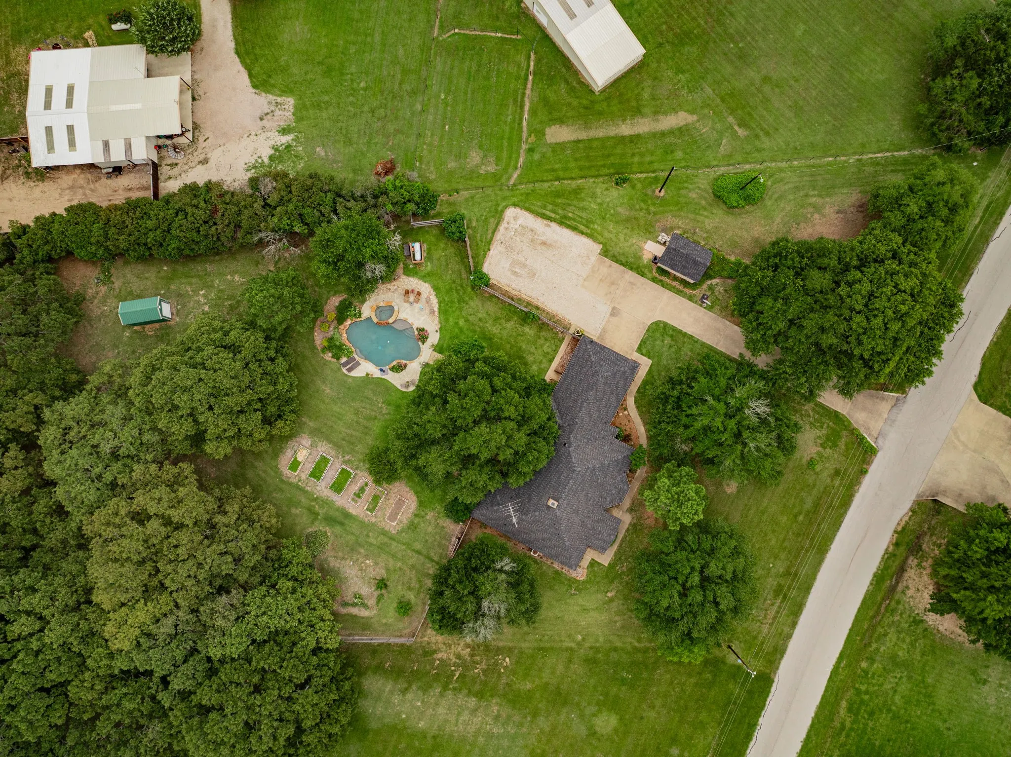 Single Family Residence For Sale in Kaufman County , 8429 Karen Lane, Terrell, Texas 75160, 3 Bedrooms, 2 Bathrooms, 2 Garage spaces, 2,062 Sqft, built in 1986, Price $529,500, mls#21146161, Real Estate Agent in Terrell, Homes For Sale in Kaufman county, Homes For Sale in Terrell, Realtor in Terrell Texas, Real Estate Brokerage Independent Realty Texas, Luminita Cordes Realtor