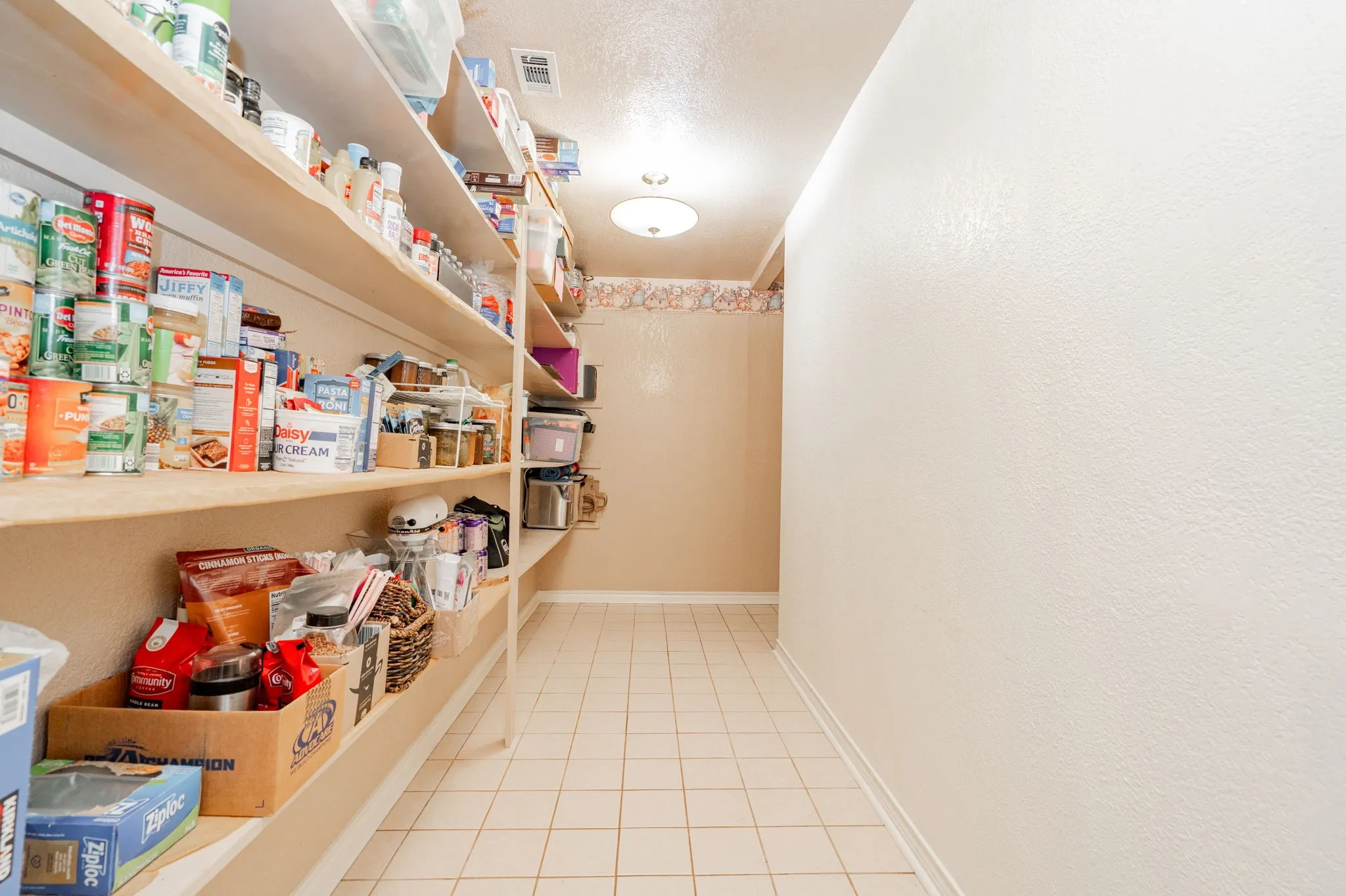 Single Family Residence For Sale in Kaufman County , 8429 Karen Lane, Terrell, Texas 75160, 3 Bedrooms, 2 Bathrooms, 2 Garage spaces, 2,062 Sqft, built in 1986, Price $529,500, mls#21146161, Real Estate Agent in Terrell, Homes For Sale in Kaufman county, Homes For Sale in Terrell, Realtor in Terrell Texas, Real Estate Brokerage Independent Realty Texas, Luminita Cordes Realtor