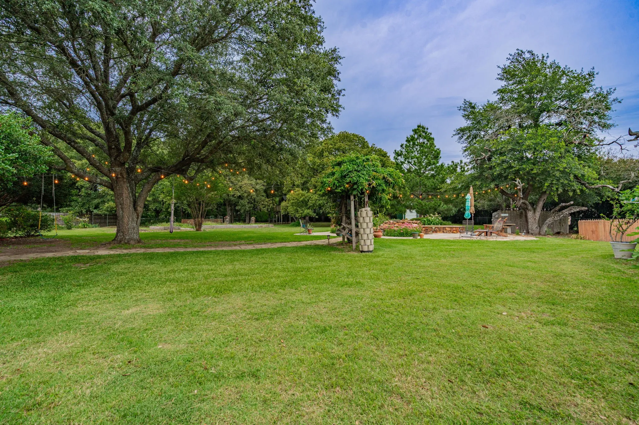 Single Family Residence For Sale in Kaufman County , 8429 Karen Lane, Terrell, Texas 75160, 3 Bedrooms, 2 Bathrooms, 2 Garage spaces, 2,062 Sqft, built in 1986, Price $529,500, mls#21146161, Real Estate Agent in Terrell, Homes For Sale in Kaufman county, Homes For Sale in Terrell, Realtor in Terrell Texas, Real Estate Brokerage Independent Realty Texas, Luminita Cordes Realtor