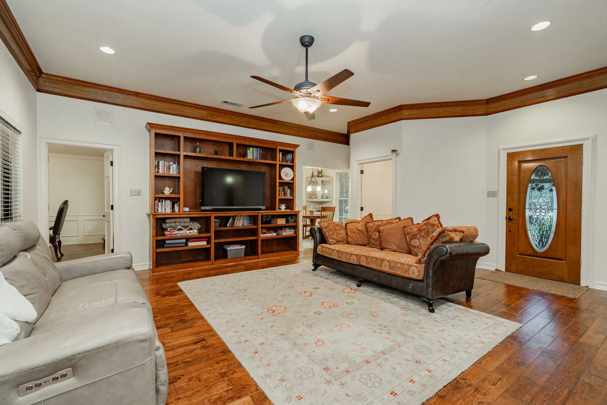 Single Family Residence For Sale in Kaufman County , 8429 Karen Lane, Terrell, Texas 75160, 3 Bedrooms, 2 Bathrooms, 2 Garage spaces, 2,062 Sqft, built in 1986, Price $529,500, mls#21146161, Real Estate Agent in Terrell, Homes For Sale in Kaufman county, Homes For Sale in Terrell, Realtor in Terrell Texas, Real Estate Brokerage Independent Realty Texas, Luminita Cordes Realtor