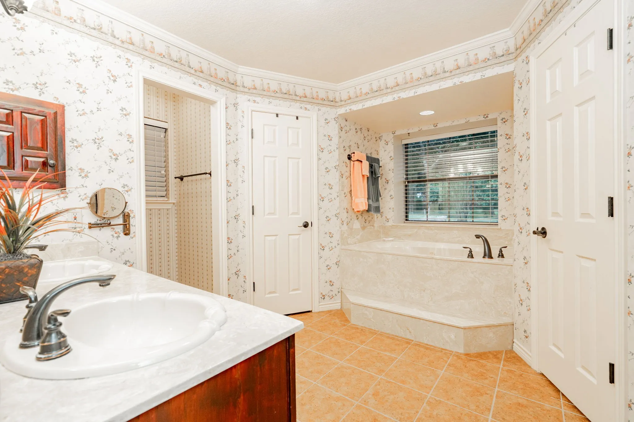Single Family Residence For Sale in Kaufman County , 8429 Karen Lane, Terrell, Texas 75160, 3 Bedrooms, 2 Bathrooms, 2 Garage spaces, 2,062 Sqft, built in 1986, Price $529,500, mls#21146161, Real Estate Agent in Terrell, Homes For Sale in Kaufman county, Homes For Sale in Terrell, Realtor in Terrell Texas, Real Estate Brokerage Independent Realty Texas, Luminita Cordes Realtor