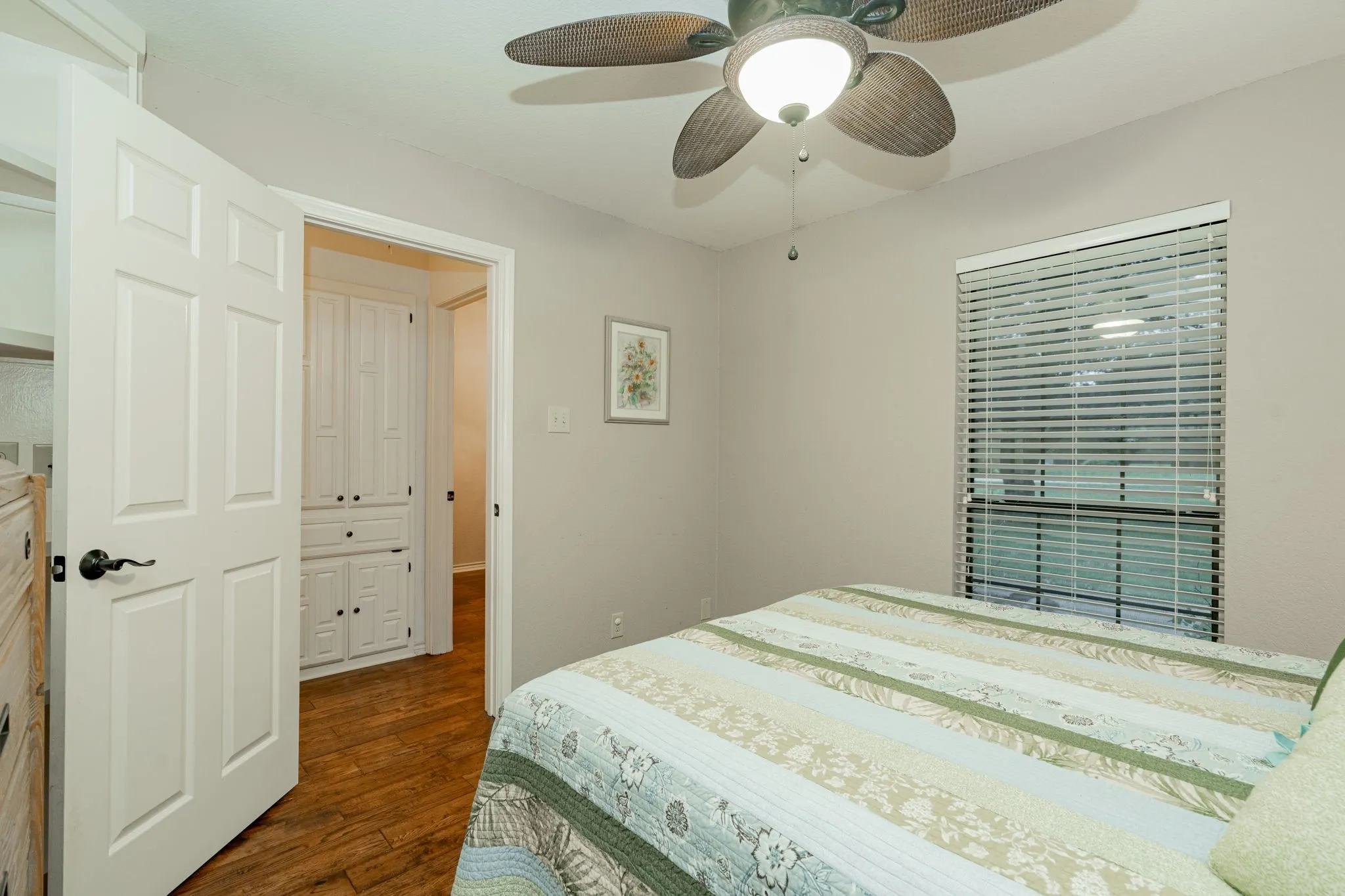 Single Family Residence For Sale in Kaufman County , 8429 Karen Lane, Terrell, Texas 75160, 3 Bedrooms, 2 Bathrooms, 2 Garage spaces, 2,062 Sqft, built in 1986, Price $529,500, mls#21146161, Real Estate Agent in Terrell, Homes For Sale in Kaufman county, Homes For Sale in Terrell, Realtor in Terrell Texas, Real Estate Brokerage Independent Realty Texas, Luminita Cordes Realtor