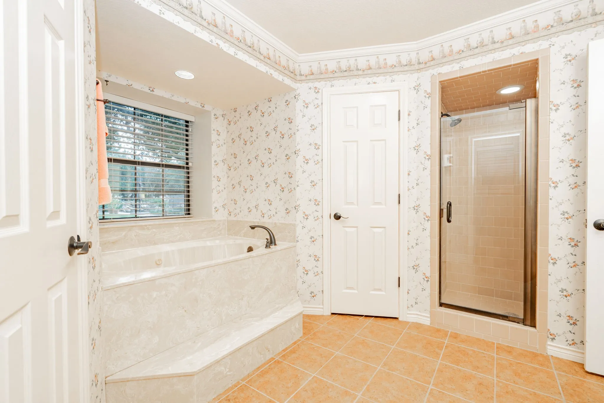 Single Family Residence For Sale in Kaufman County , 8429 Karen Lane, Terrell, Texas 75160, 3 Bedrooms, 2 Bathrooms, 2 Garage spaces, 2,062 Sqft, built in 1986, Price $529,500, mls#21146161, Real Estate Agent in Terrell, Homes For Sale in Kaufman county, Homes For Sale in Terrell, Realtor in Terrell Texas, Real Estate Brokerage Independent Realty Texas, Luminita Cordes Realtor