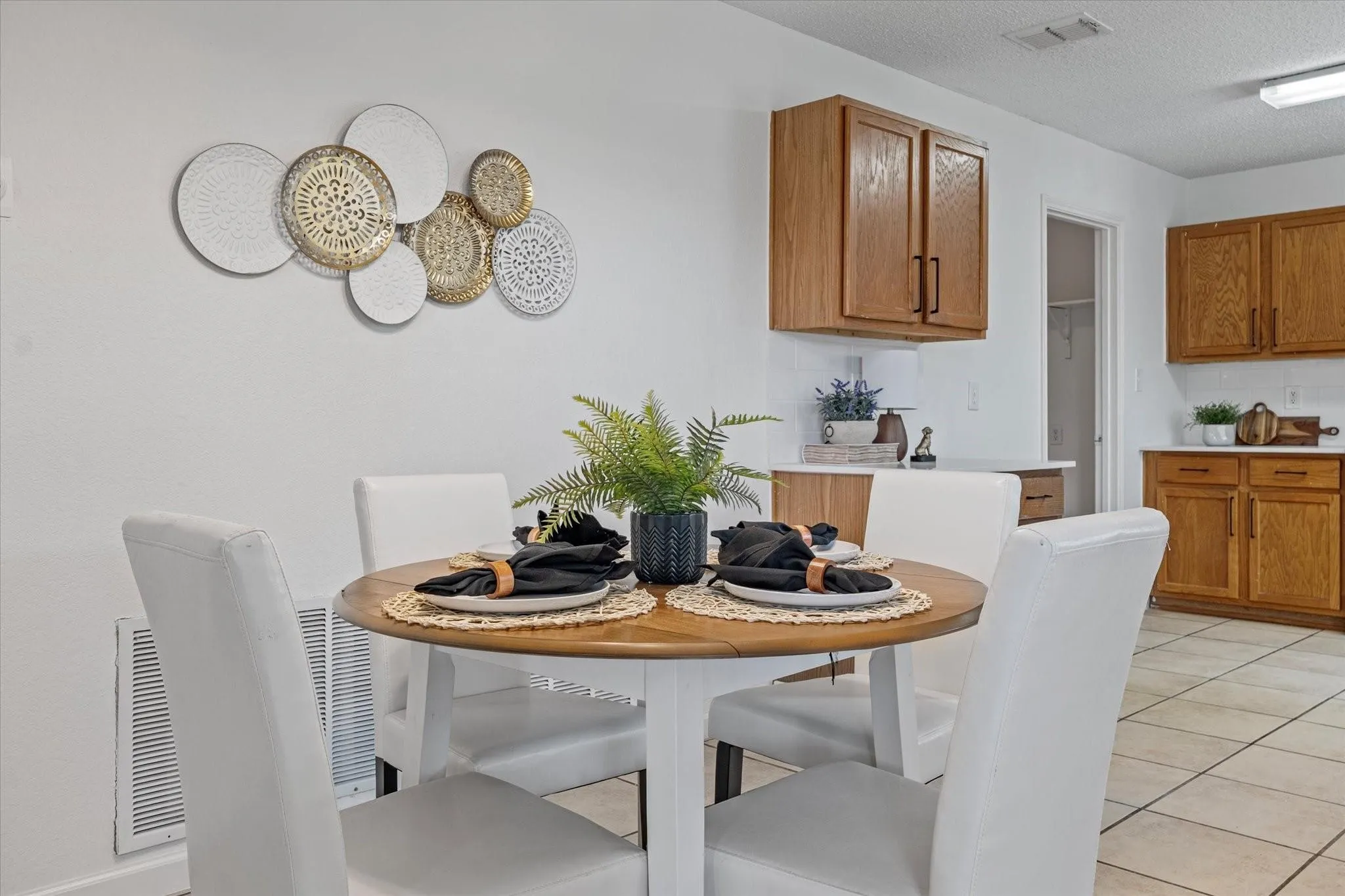 Single Family Residence For Rent in Collin County , 3300 Jacobs Drive, Mc Kinney, Texas 75070, 4 Bedroom, 3 Bathroom, 2 Garage spaces, 2,132 Sqft, built in 1998, mls#21150723, Real Estate Agent in Mc Kinney, Homes For Rent in Collin county, Homes For Rent in Mc Kinney, Realtor in Mc Kinney Texas, Real Estate Brokerage Independent Realty Texas, Luminita Cordes Realtor