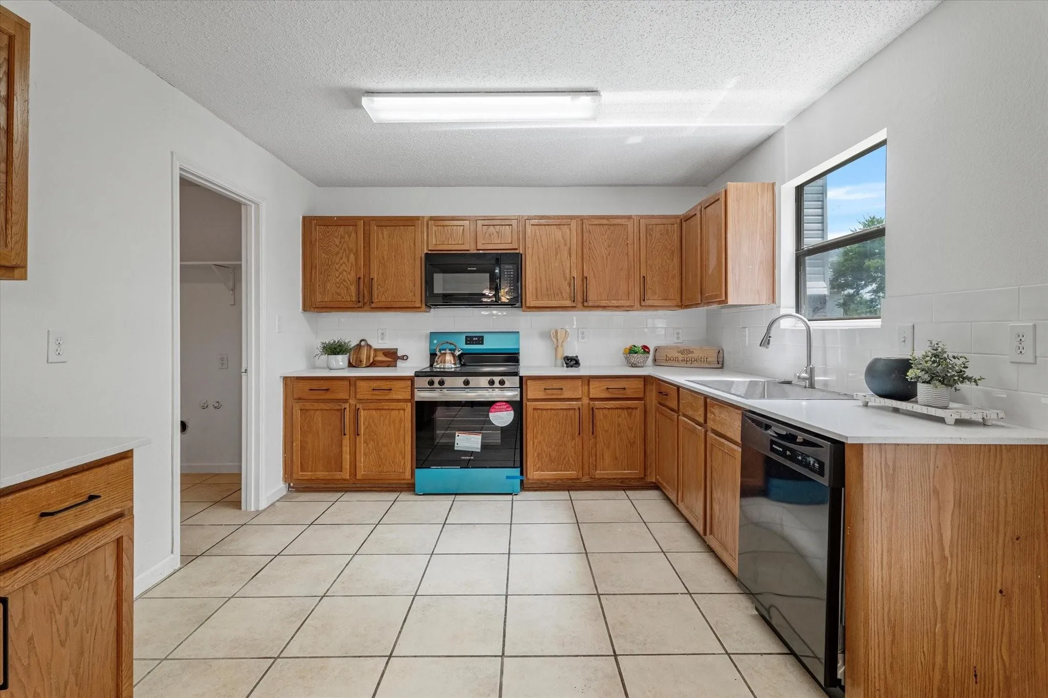 Single Family Residence For Rent in Collin County , 3300 Jacobs Drive, Mc Kinney, Texas 75070, 4 Bedroom, 3 Bathroom, 2 Garage spaces, 2,132 Sqft, built in 1998, mls#21150723, Real Estate Agent in Mc Kinney, Homes For Rent in Collin county, Homes For Rent in Mc Kinney, Realtor in Mc Kinney Texas, Real Estate Brokerage Independent Realty Texas, Luminita Cordes Realtor