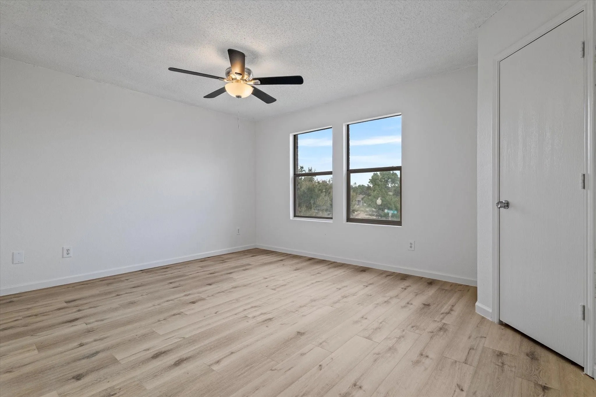 Single Family Residence For Rent in Collin County , 3300 Jacobs Drive, Mc Kinney, Texas 75070, 4 Bedroom, 3 Bathroom, 2 Garage spaces, 2,132 Sqft, built in 1998, mls#21150723, Real Estate Agent in Mc Kinney, Homes For Rent in Collin county, Homes For Rent in Mc Kinney, Realtor in Mc Kinney Texas, Real Estate Brokerage Independent Realty Texas, Luminita Cordes Realtor
