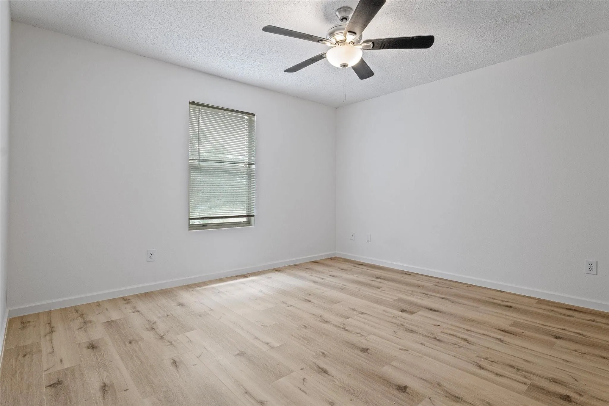 Single Family Residence For Rent in Collin County , 3300 Jacobs Drive, Mc Kinney, Texas 75070, 4 Bedroom, 3 Bathroom, 2 Garage spaces, 2,132 Sqft, built in 1998, mls#21150723, Real Estate Agent in Mc Kinney, Homes For Rent in Collin county, Homes For Rent in Mc Kinney, Realtor in Mc Kinney Texas, Real Estate Brokerage Independent Realty Texas, Luminita Cordes Realtor