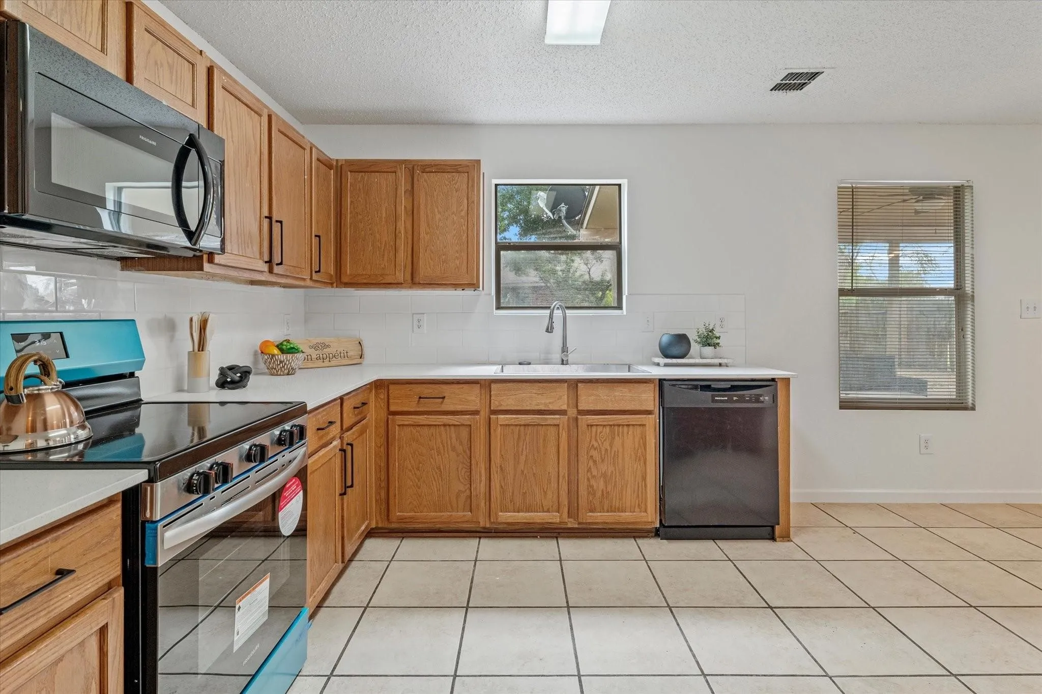 Single Family Residence For Rent in Collin County , 3300 Jacobs Drive, Mc Kinney, Texas 75070, 4 Bedroom, 3 Bathroom, 2 Garage spaces, 2,132 Sqft, built in 1998, mls#21150723, Real Estate Agent in Mc Kinney, Homes For Rent in Collin county, Homes For Rent in Mc Kinney, Realtor in Mc Kinney Texas, Real Estate Brokerage Independent Realty Texas, Luminita Cordes Realtor