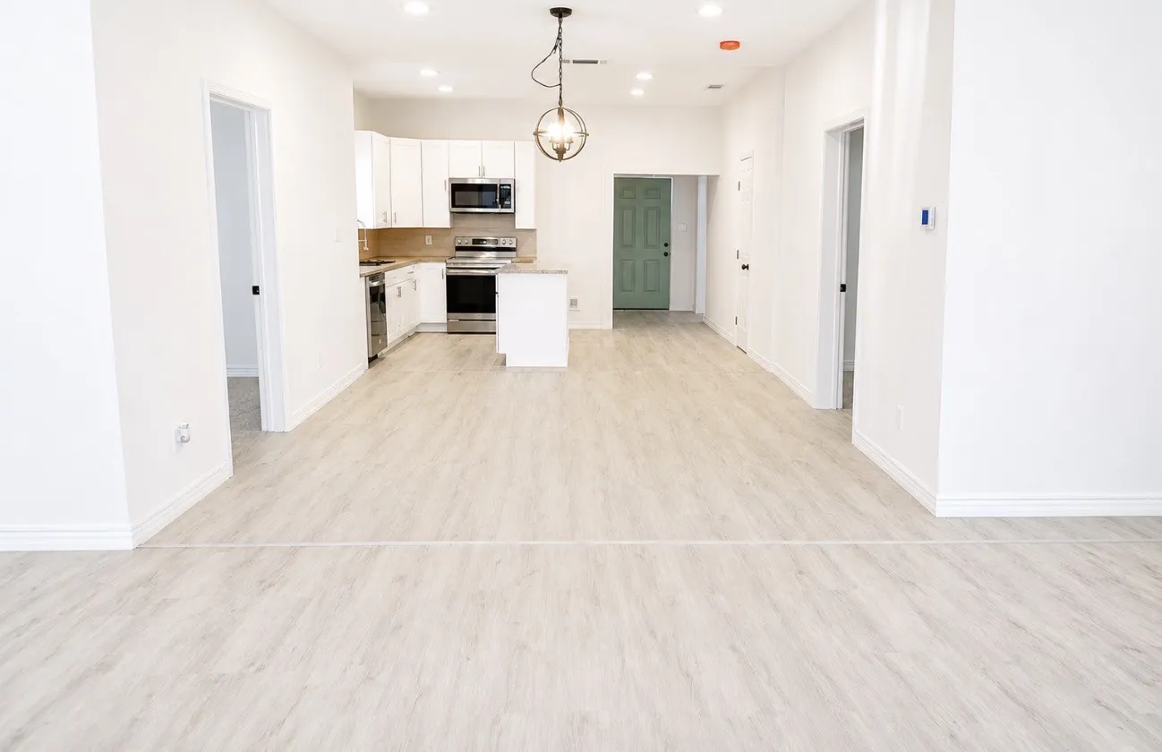 Single Family Residence For Sale in Grayson County , 811 W Day Street, Denison, Texas 75020, 3 Bedroom, 2 Bathroom, Garage spaces, 1,446 Sqft, built in 1930, mls#21152283, Real Estate Agent in Denison, Homes For Sale in Grayson county, Homes For Sale in Denison, Realtor in Denison Texas, Real Estate Brokerage Independent Realty Texas, Luminita Cordes Realtor