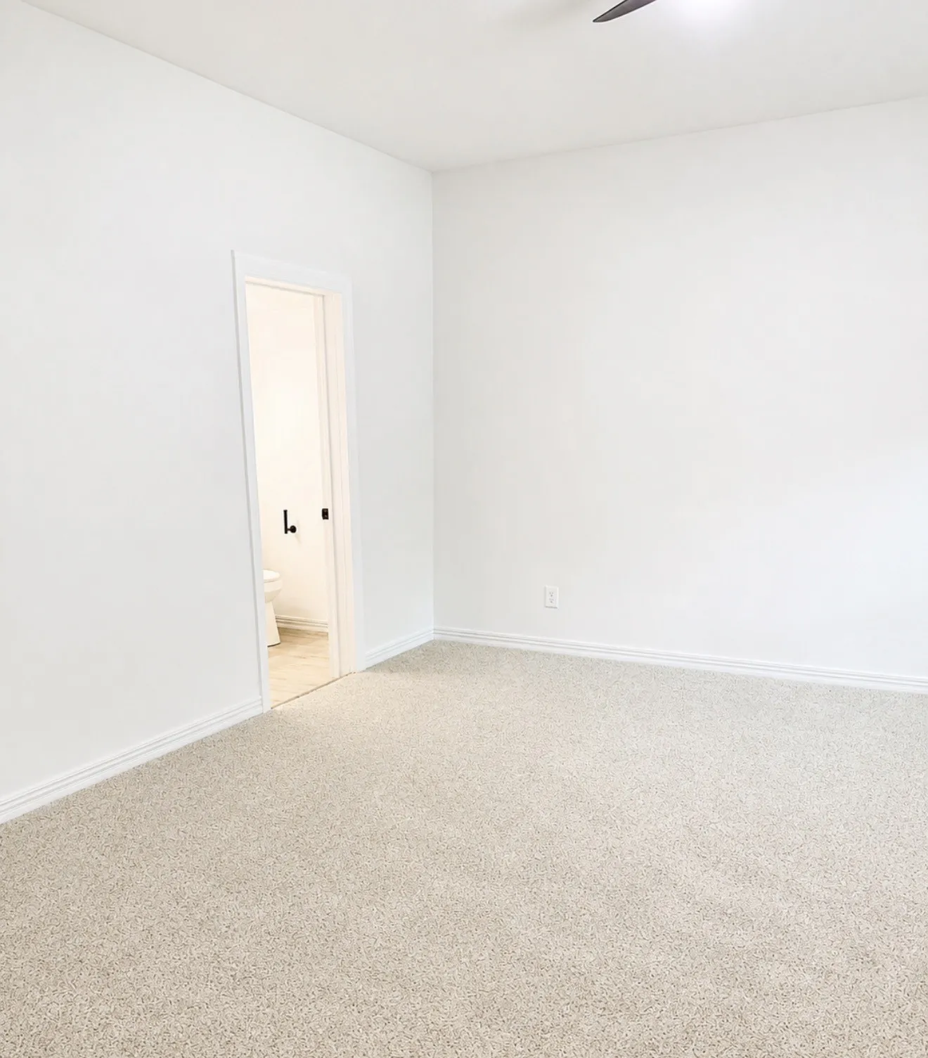 Single Family Residence For Sale in Grayson County , 811 W Day Street, Denison, Texas 75020, 3 Bedroom, 2 Bathroom, Garage spaces, 1,446 Sqft, built in 1930, mls#21152283, Real Estate Agent in Denison, Homes For Sale in Grayson county, Homes For Sale in Denison, Realtor in Denison Texas, Real Estate Brokerage Independent Realty Texas, Luminita Cordes Realtor