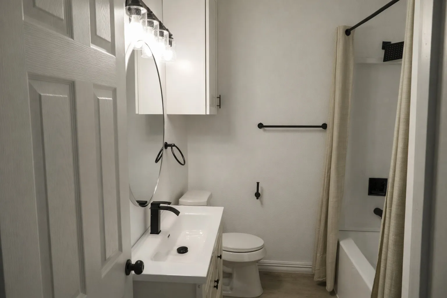 Single Family Residence For Sale in Grayson County , 811 W Day Street, Denison, Texas 75020, 3 Bedroom, 2 Bathroom, Garage spaces, 1,446 Sqft, built in 1930, mls#21152283, Real Estate Agent in Denison, Homes For Sale in Grayson county, Homes For Sale in Denison, Realtor in Denison Texas, Real Estate Brokerage Independent Realty Texas, Luminita Cordes Realtor