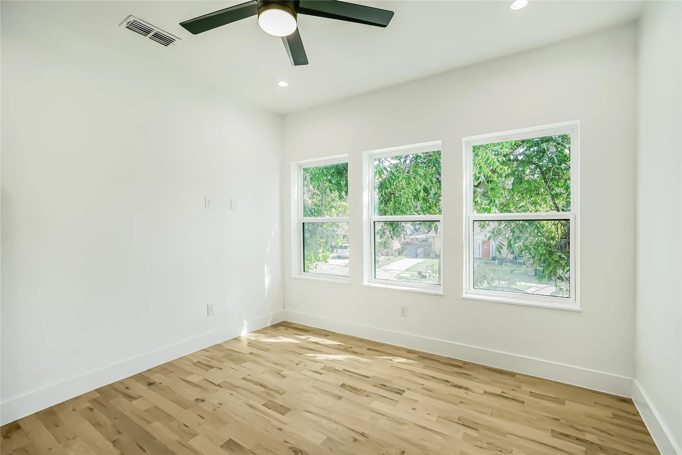Single Family Residence For Sale in Dallas County , 3631 Espanola Drive, Dallas, Texas 75220, 4 Bedroom, 3 Bathroom, 2 Garage spaces, 2,966 Sqft, built in 2025, New Construction - Complete, mls#21148327, Real Estate Agent in Dallas, Homes For Sale in Dallas county, Homes For Sale in Dallas, Realtor in Dallas Texas, Real Estate Brokerage Independent Realty Texas, Luminita Cordes Realtor