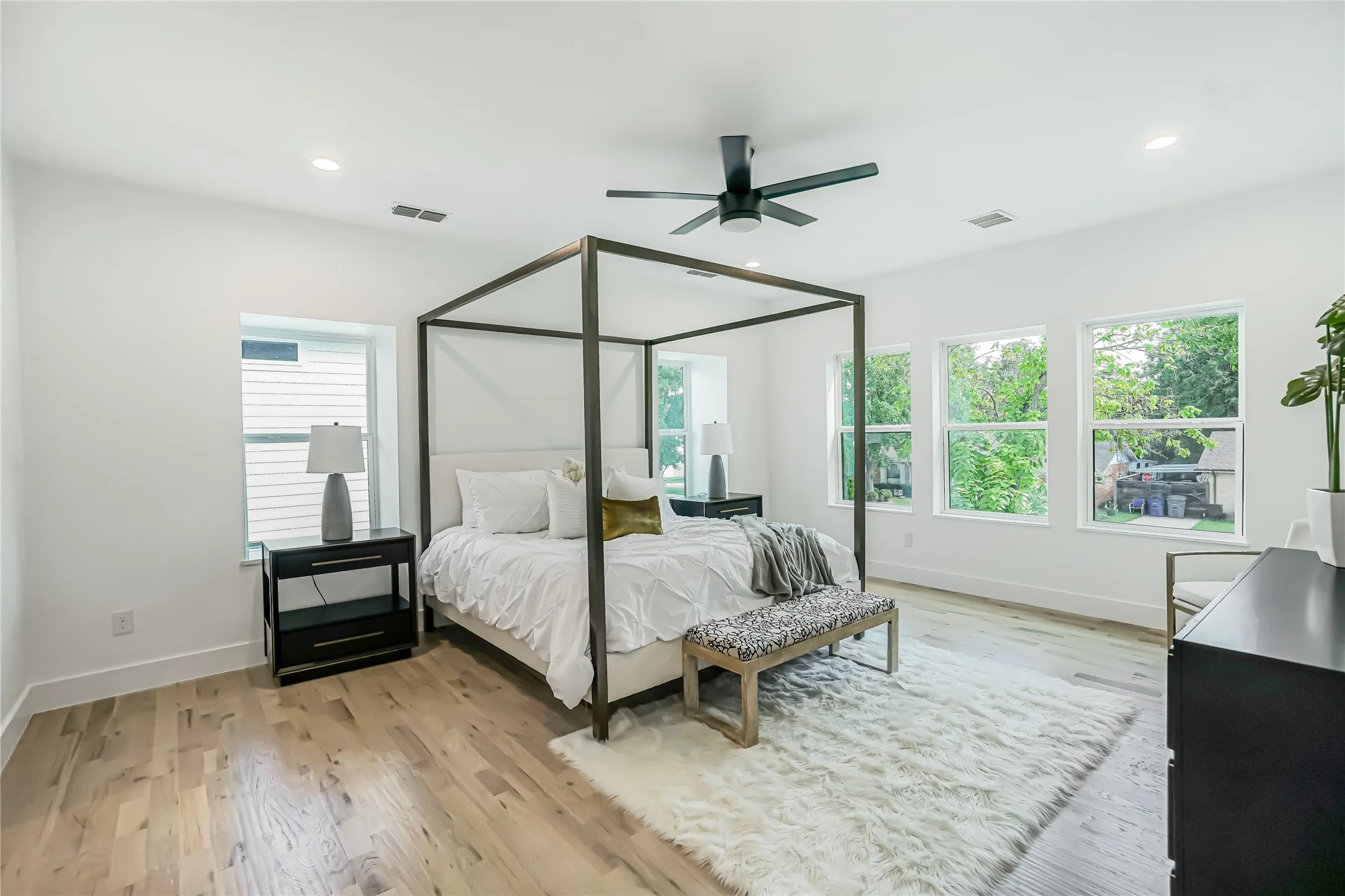 Single Family Residence For Sale in Dallas County , 3631 Espanola Drive, Dallas, Texas 75220, 4 Bedroom, 3 Bathroom, 2 Garage spaces, 2,966 Sqft, built in 2025, New Construction - Complete, mls#21148327, Real Estate Agent in Dallas, Homes For Sale in Dallas county, Homes For Sale in Dallas, Realtor in Dallas Texas, Real Estate Brokerage Independent Realty Texas, Luminita Cordes Realtor