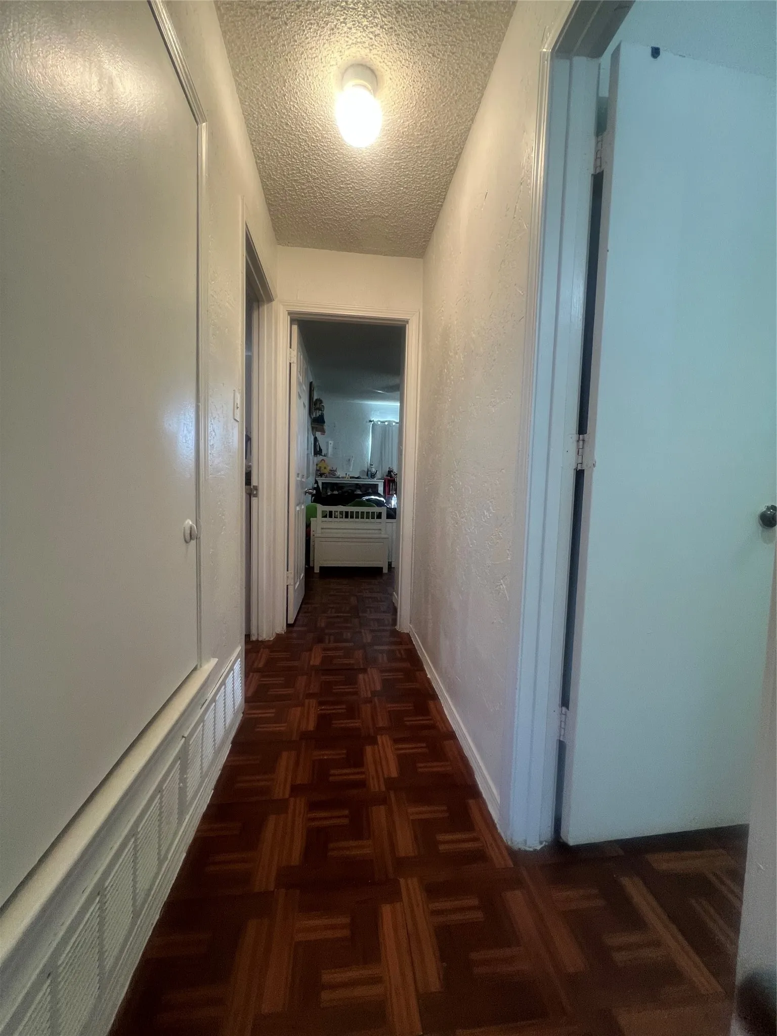 Single Family Residence For Sale in Dallas County , 10636 Wessex Drive, Dallas, Texas 75217, 3 Bedrooms, 2 Bathrooms, 1 Garage spaces, 1,619 Sqft, built in 1985, Preowned, Price $199,500, mls#21152316, Real Estate Agent in Dallas, Homes For Sale in Dallas county, Homes For Sale in Dallas, Realtor in Dallas Texas, Real Estate Brokerage Independent Realty Texas, Luminita Cordes Realtor