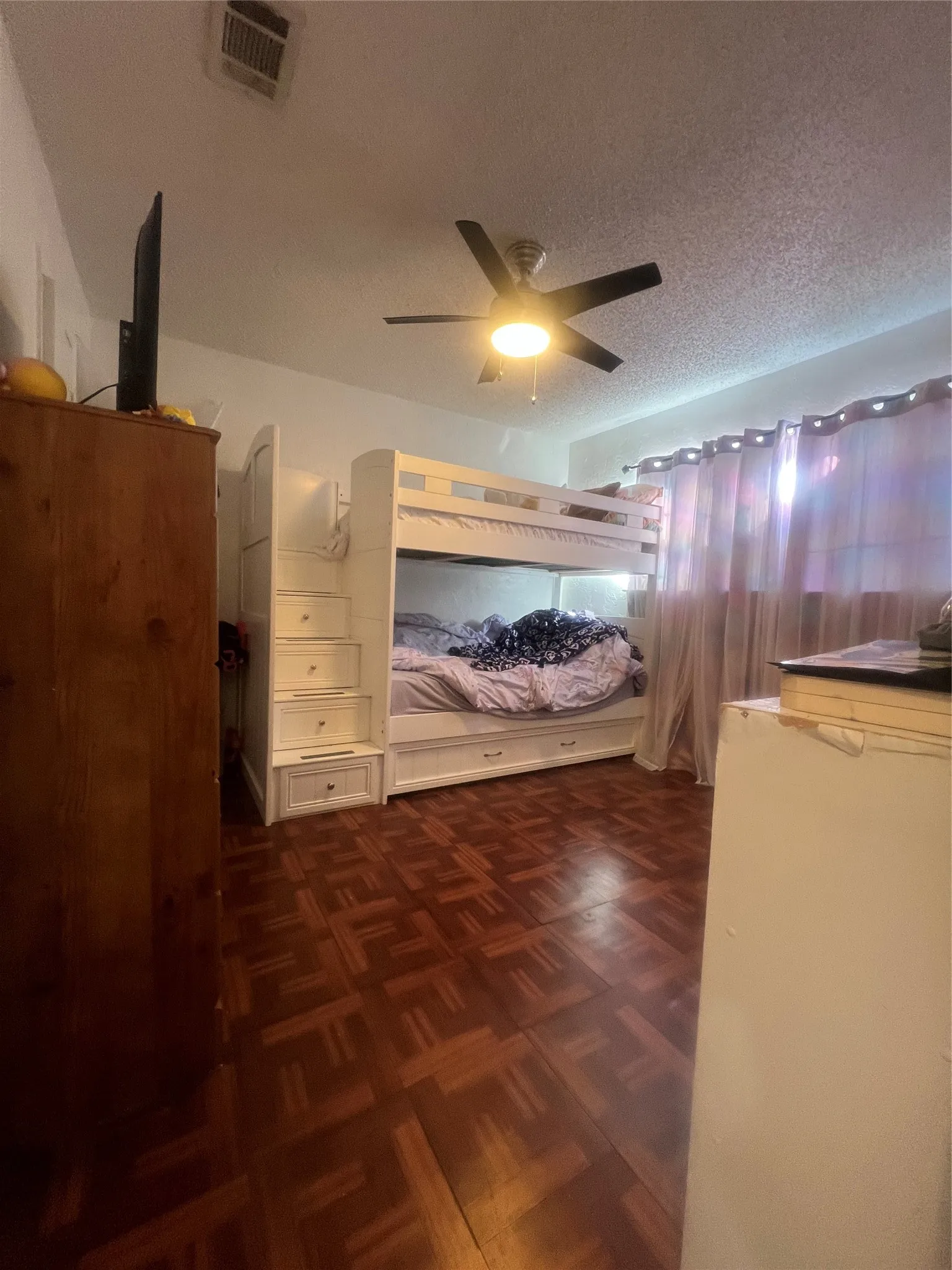 Single Family Residence For Sale in Dallas County , 10636 Wessex Drive, Dallas, Texas 75217, 3 Bedrooms, 2 Bathrooms, 1 Garage spaces, 1,619 Sqft, built in 1985, Preowned, Price $199,500, mls#21152316, Real Estate Agent in Dallas, Homes For Sale in Dallas county, Homes For Sale in Dallas, Realtor in Dallas Texas, Real Estate Brokerage Independent Realty Texas, Luminita Cordes Realtor