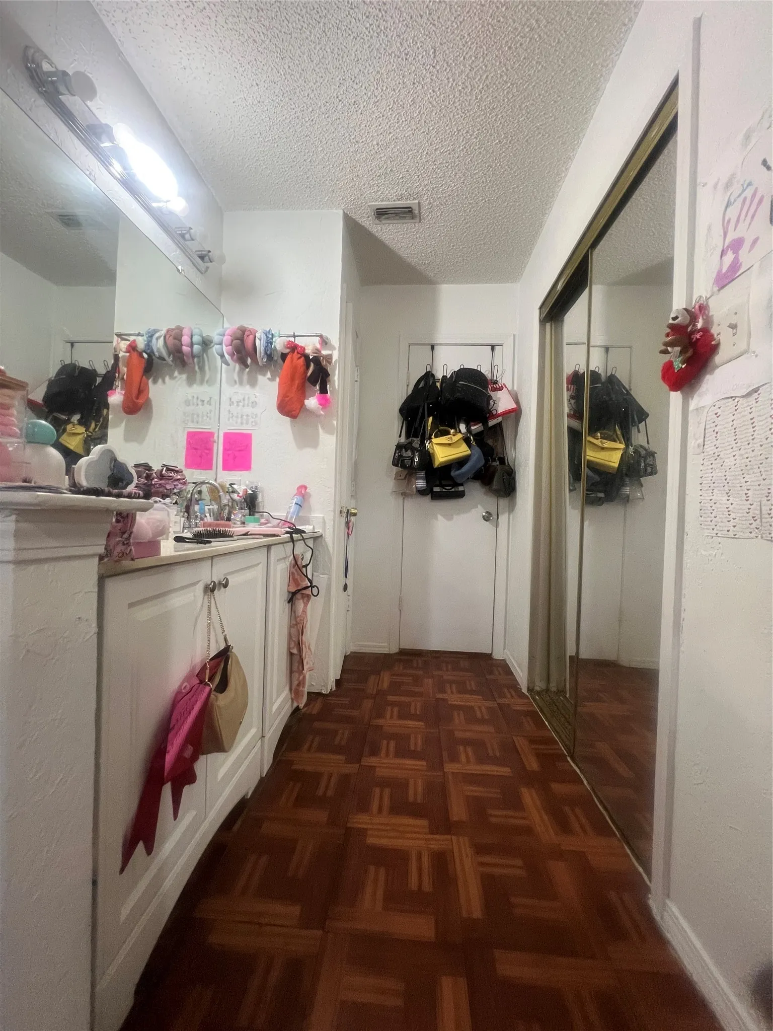 Single Family Residence For Sale in Dallas County , 10636 Wessex Drive, Dallas, Texas 75217, 3 Bedrooms, 2 Bathrooms, 1 Garage spaces, 1,619 Sqft, built in 1985, Preowned, Price $199,500, mls#21152316, Real Estate Agent in Dallas, Homes For Sale in Dallas county, Homes For Sale in Dallas, Realtor in Dallas Texas, Real Estate Brokerage Independent Realty Texas, Luminita Cordes Realtor