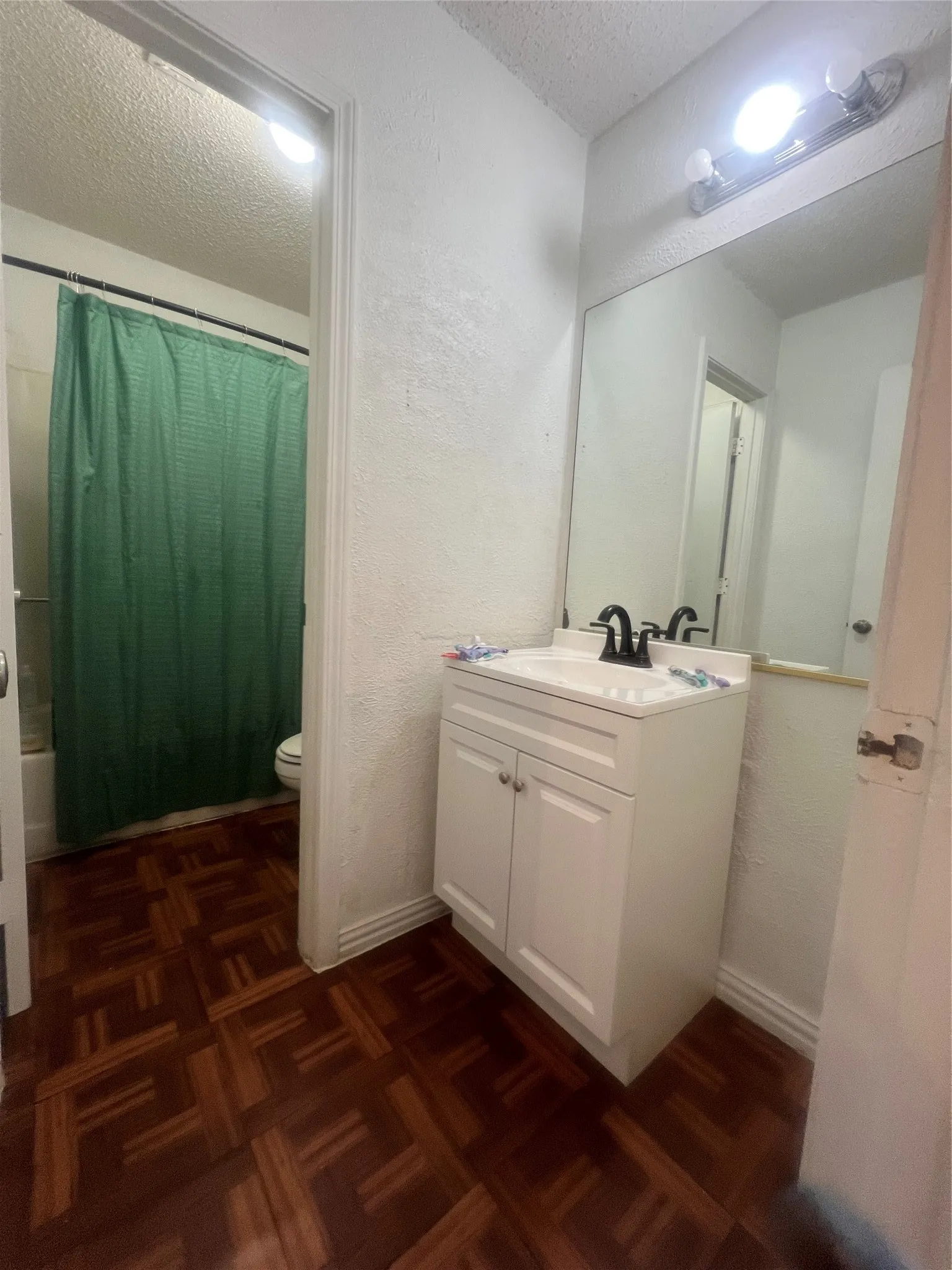 Single Family Residence For Sale in Dallas County , 10636 Wessex Drive, Dallas, Texas 75217, 3 Bedrooms, 2 Bathrooms, 1 Garage spaces, 1,619 Sqft, built in 1985, Preowned, Price $199,500, mls#21152316, Real Estate Agent in Dallas, Homes For Sale in Dallas county, Homes For Sale in Dallas, Realtor in Dallas Texas, Real Estate Brokerage Independent Realty Texas, Luminita Cordes Realtor