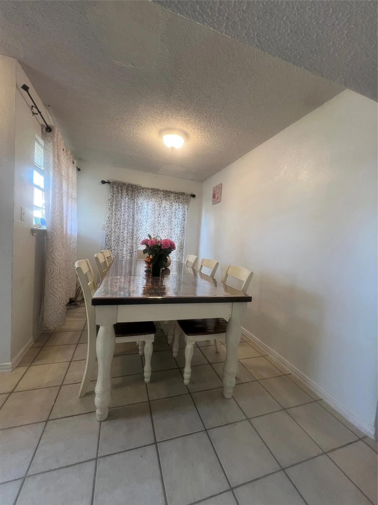 Single Family Residence For Sale in Dallas County , 10636 Wessex Drive, Dallas, Texas 75217, 3 Bedrooms, 2 Bathrooms, 1 Garage spaces, 1,619 Sqft, built in 1985, Preowned, Price $199,500, mls#21152316, Real Estate Agent in Dallas, Homes For Sale in Dallas county, Homes For Sale in Dallas, Realtor in Dallas Texas, Real Estate Brokerage Independent Realty Texas, Luminita Cordes Realtor