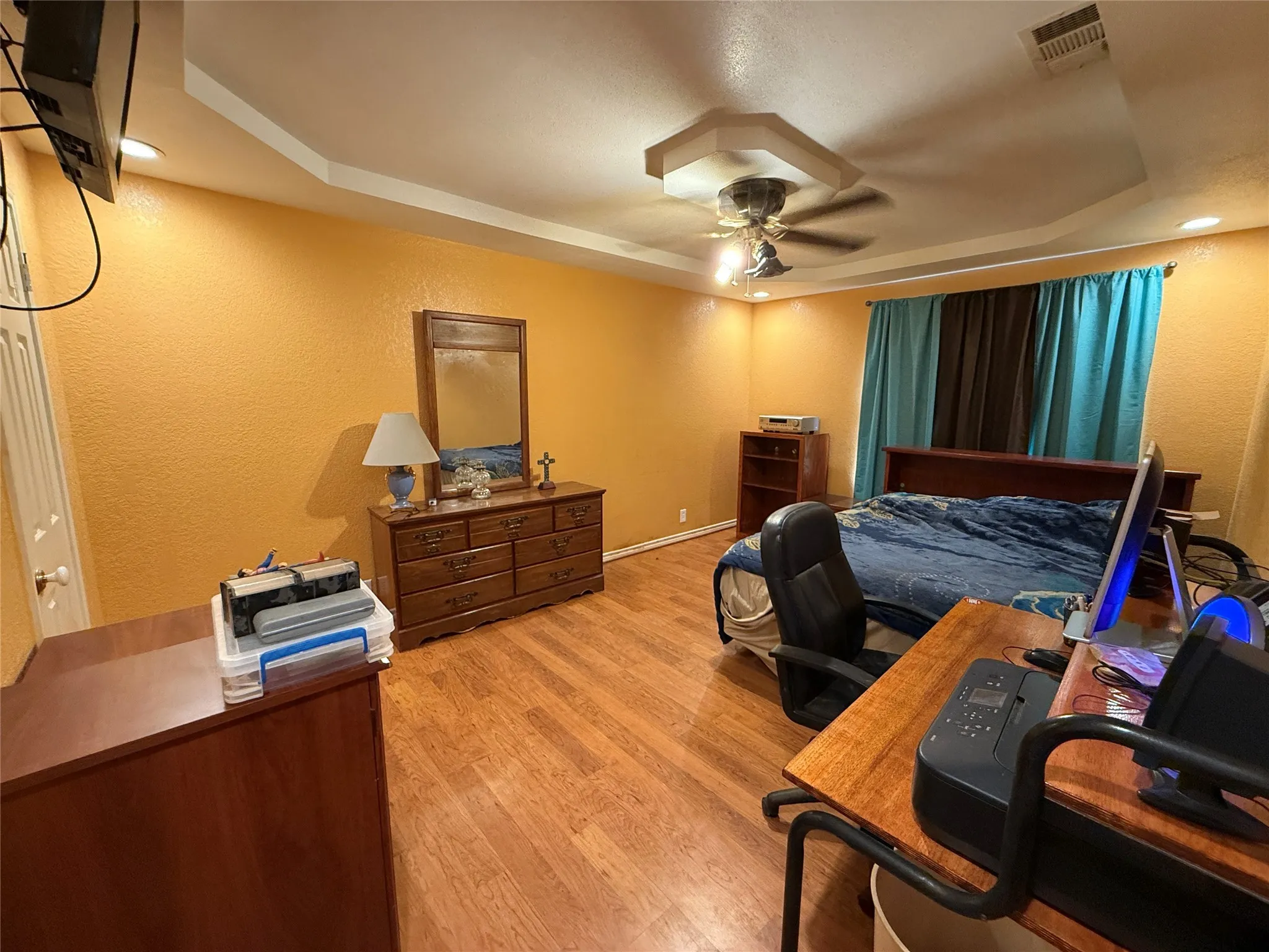 Single Family Residence For Sale in Hamilton County , 609 E Henry, Hamilton, Texas 76531, 2 Bedrooms, 2 Bathrooms, Garage spaces, 1,304 Sqft, built in 1950, Preowned, Price $139,500, mls#21152352, Real Estate Agent in Hamilton, Homes For Sale in Hamilton county, Homes For Sale in Hamilton, Realtor in Hamilton Texas, Real Estate Brokerage Independent Realty Texas, Luminita Cordes Realtor