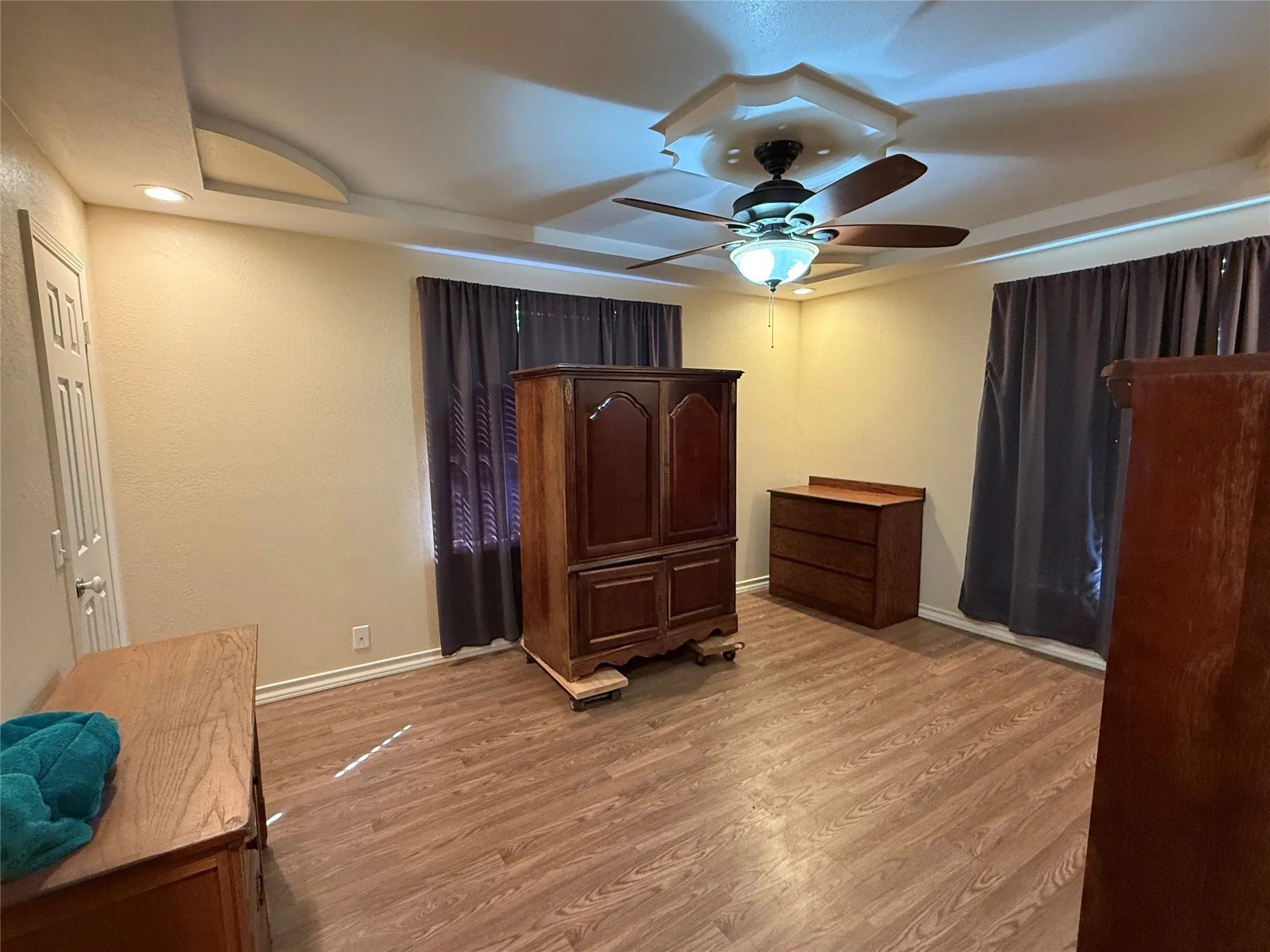 Single Family Residence For Sale in Hamilton County , 609 E Henry, Hamilton, Texas 76531, 2 Bedrooms, 2 Bathrooms, Garage spaces, 1,304 Sqft, built in 1950, Preowned, Price $139,500, mls#21152352, Real Estate Agent in Hamilton, Homes For Sale in Hamilton county, Homes For Sale in Hamilton, Realtor in Hamilton Texas, Real Estate Brokerage Independent Realty Texas, Luminita Cordes Realtor