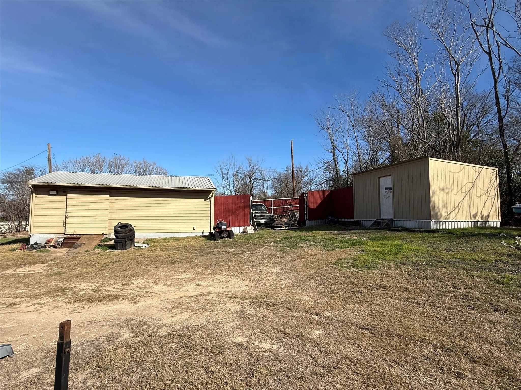 Single Family Residence For Sale in Hamilton County , 609 E Henry, Hamilton, Texas 76531, 2 Bedrooms, 2 Bathrooms, Garage spaces, 1,304 Sqft, built in 1950, Preowned, Price $139,500, mls#21152352, Real Estate Agent in Hamilton, Homes For Sale in Hamilton county, Homes For Sale in Hamilton, Realtor in Hamilton Texas, Real Estate Brokerage Independent Realty Texas, Luminita Cordes Realtor