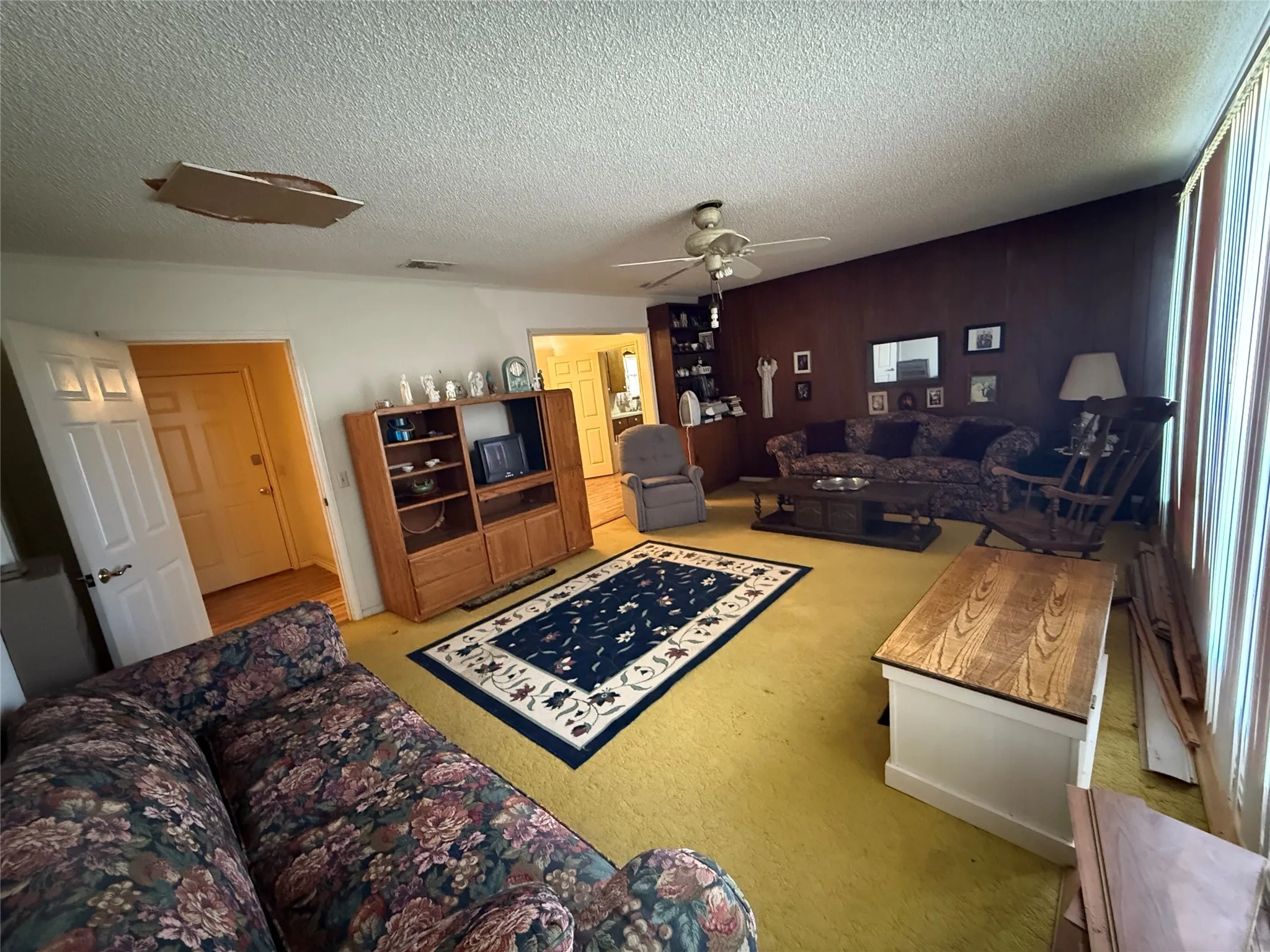 Single Family Residence For Sale in Hamilton County , 609 E Henry, Hamilton, Texas 76531, 2 Bedrooms, 2 Bathrooms, Garage spaces, 1,304 Sqft, built in 1950, Preowned, Price $139,500, mls#21152352, Real Estate Agent in Hamilton, Homes For Sale in Hamilton county, Homes For Sale in Hamilton, Realtor in Hamilton Texas, Real Estate Brokerage Independent Realty Texas, Luminita Cordes Realtor
