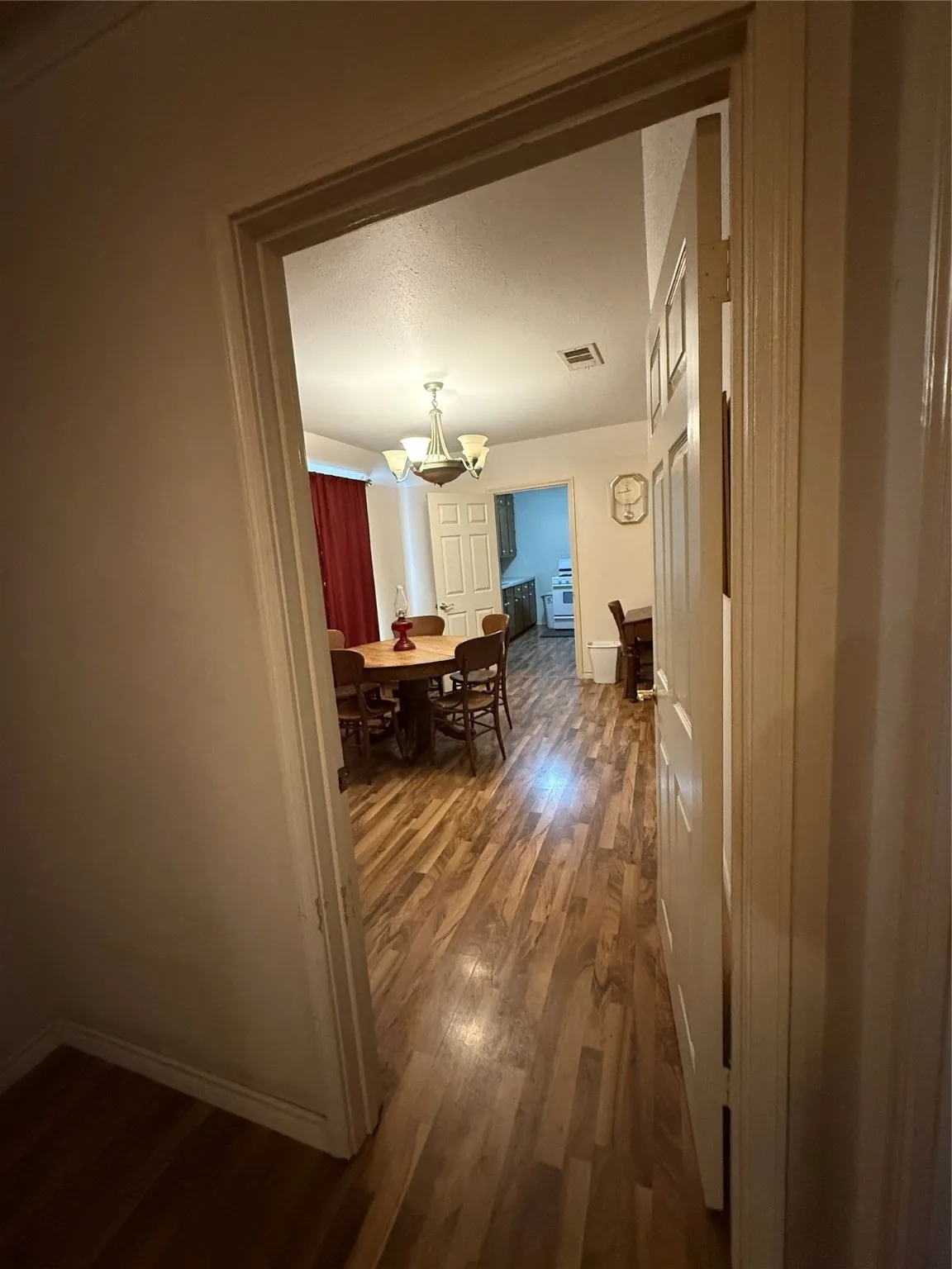 Single Family Residence For Sale in Hamilton County , 609 E Henry, Hamilton, Texas 76531, 2 Bedrooms, 2 Bathrooms, Garage spaces, 1,304 Sqft, built in 1950, Preowned, Price $139,500, mls#21152352, Real Estate Agent in Hamilton, Homes For Sale in Hamilton county, Homes For Sale in Hamilton, Realtor in Hamilton Texas, Real Estate Brokerage Independent Realty Texas, Luminita Cordes Realtor