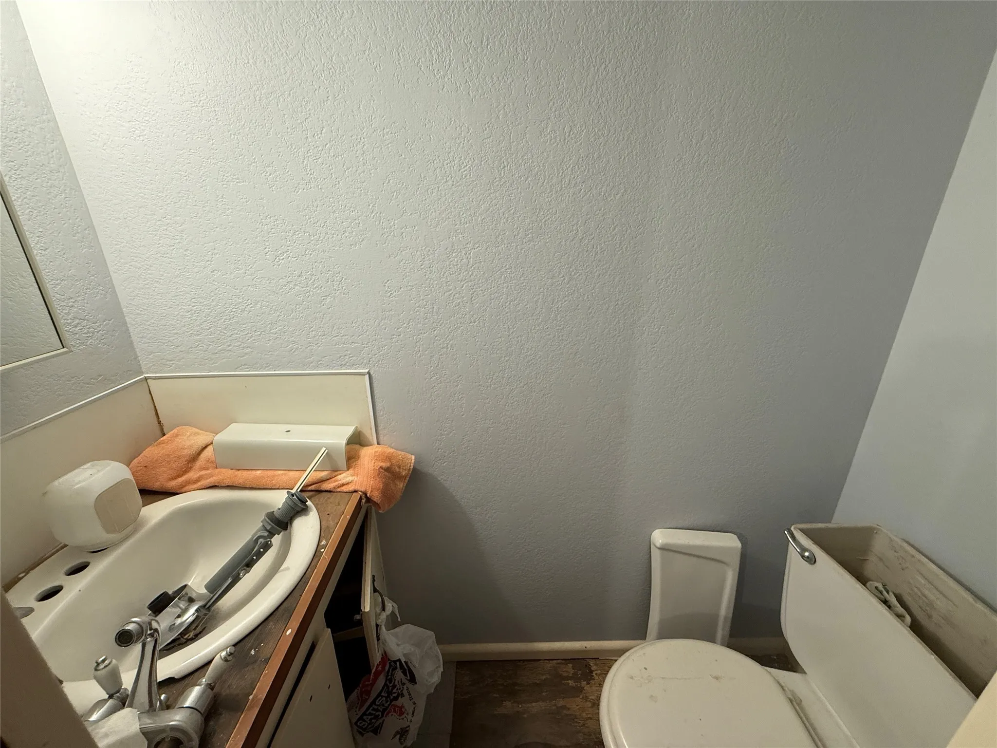 Single Family Residence For Sale in Hamilton County , 609 E Henry, Hamilton, Texas 76531, 2 Bedrooms, 2 Bathrooms, Garage spaces, 1,304 Sqft, built in 1950, Preowned, Price $139,500, mls#21152352, Real Estate Agent in Hamilton, Homes For Sale in Hamilton county, Homes For Sale in Hamilton, Realtor in Hamilton Texas, Real Estate Brokerage Independent Realty Texas, Luminita Cordes Realtor