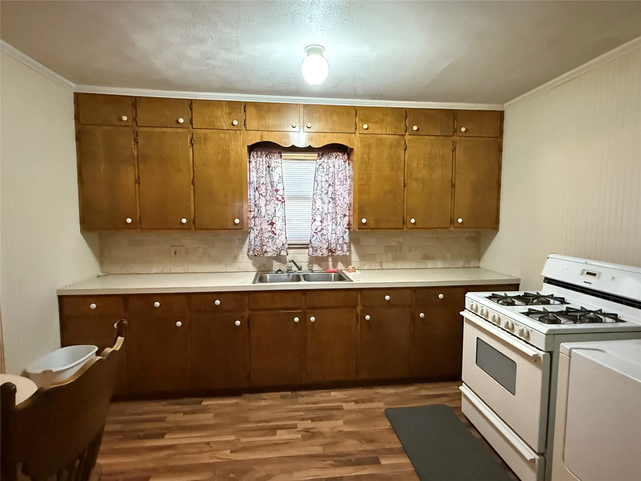 Single Family Residence For Sale in Hamilton County , 609 E Henry, Hamilton, Texas 76531, 2 Bedrooms, 2 Bathrooms, Garage spaces, 1,304 Sqft, built in 1950, Preowned, Price $139,500, mls#21152352, Real Estate Agent in Hamilton, Homes For Sale in Hamilton county, Homes For Sale in Hamilton, Realtor in Hamilton Texas, Real Estate Brokerage Independent Realty Texas, Luminita Cordes Realtor