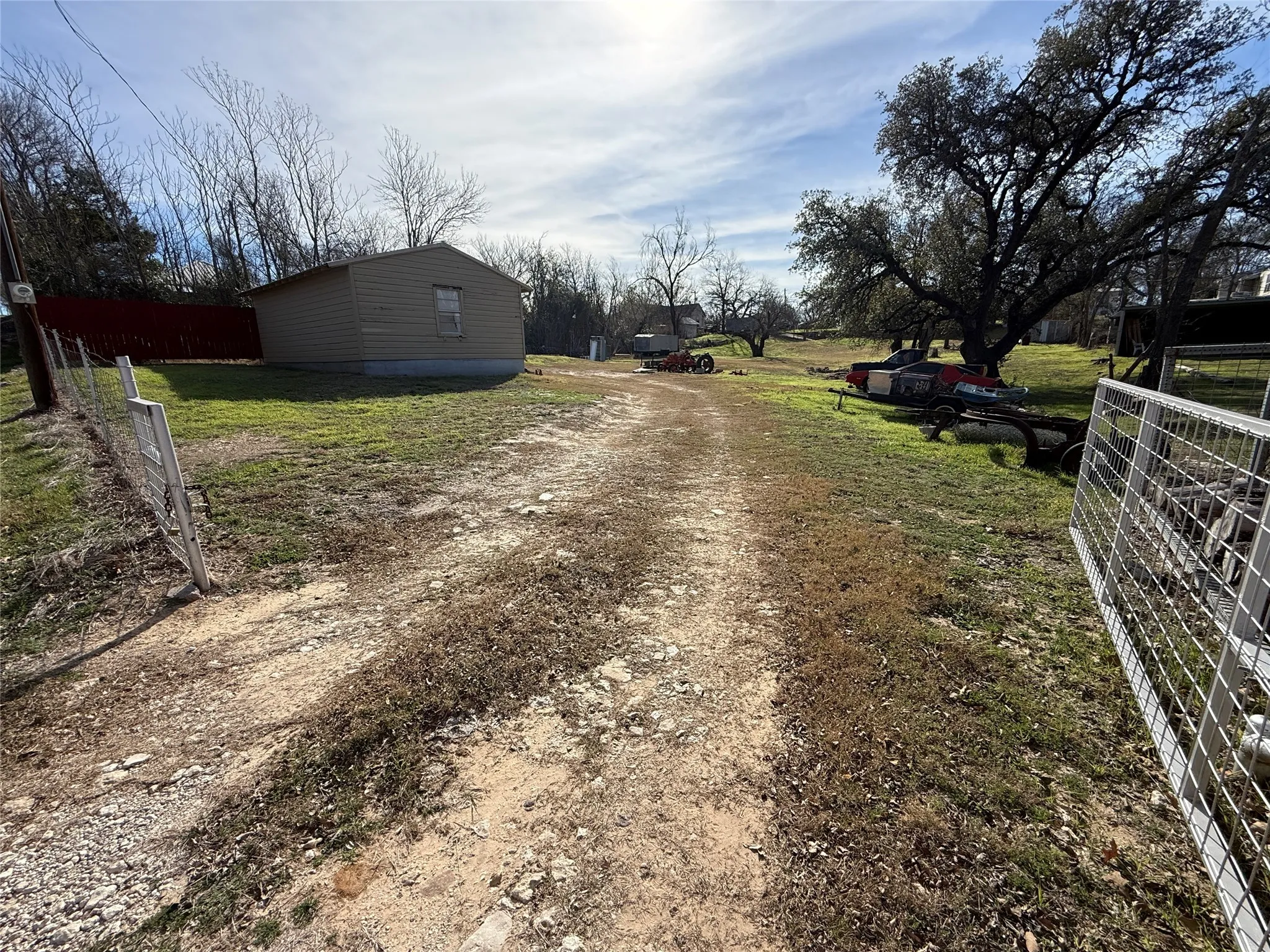 Single Family Residence For Sale in Hamilton County , 609 E Henry, Hamilton, Texas 76531, 2 Bedrooms, 2 Bathrooms, Garage spaces, 1,304 Sqft, built in 1950, Preowned, Price $139,500, mls#21152352, Real Estate Agent in Hamilton, Homes For Sale in Hamilton county, Homes For Sale in Hamilton, Realtor in Hamilton Texas, Real Estate Brokerage Independent Realty Texas, Luminita Cordes Realtor