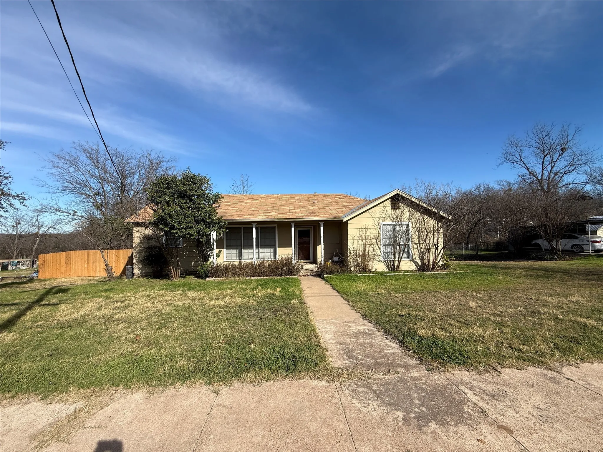 Single Family Residence For Sale in Hamilton County , 609 E Henry, Hamilton, Texas 76531, 2 Bedrooms, 2 Bathrooms, Garage spaces, 1,304 Sqft, built in 1950, Preowned, Price $139,500, mls#21152352, Real Estate Agent in Hamilton, Homes For Sale in Hamilton county, Homes For Sale in Hamilton, Realtor in Hamilton Texas, Real Estate Brokerage Independent Realty Texas, Luminita Cordes Realtor