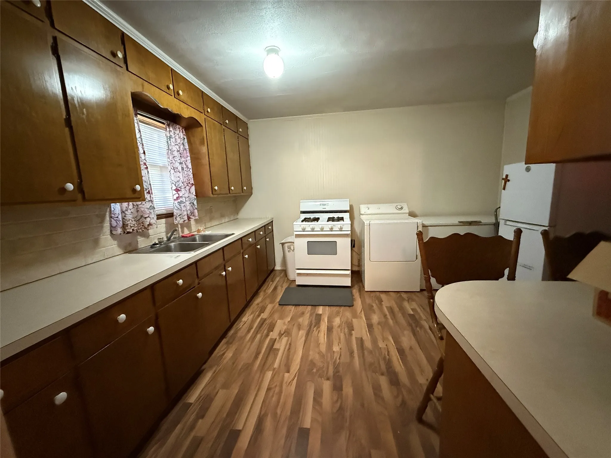 Single Family Residence For Sale in Hamilton County , 609 E Henry, Hamilton, Texas 76531, 2 Bedrooms, 2 Bathrooms, Garage spaces, 1,304 Sqft, built in 1950, Preowned, Price $139,500, mls#21152352, Real Estate Agent in Hamilton, Homes For Sale in Hamilton county, Homes For Sale in Hamilton, Realtor in Hamilton Texas, Real Estate Brokerage Independent Realty Texas, Luminita Cordes Realtor