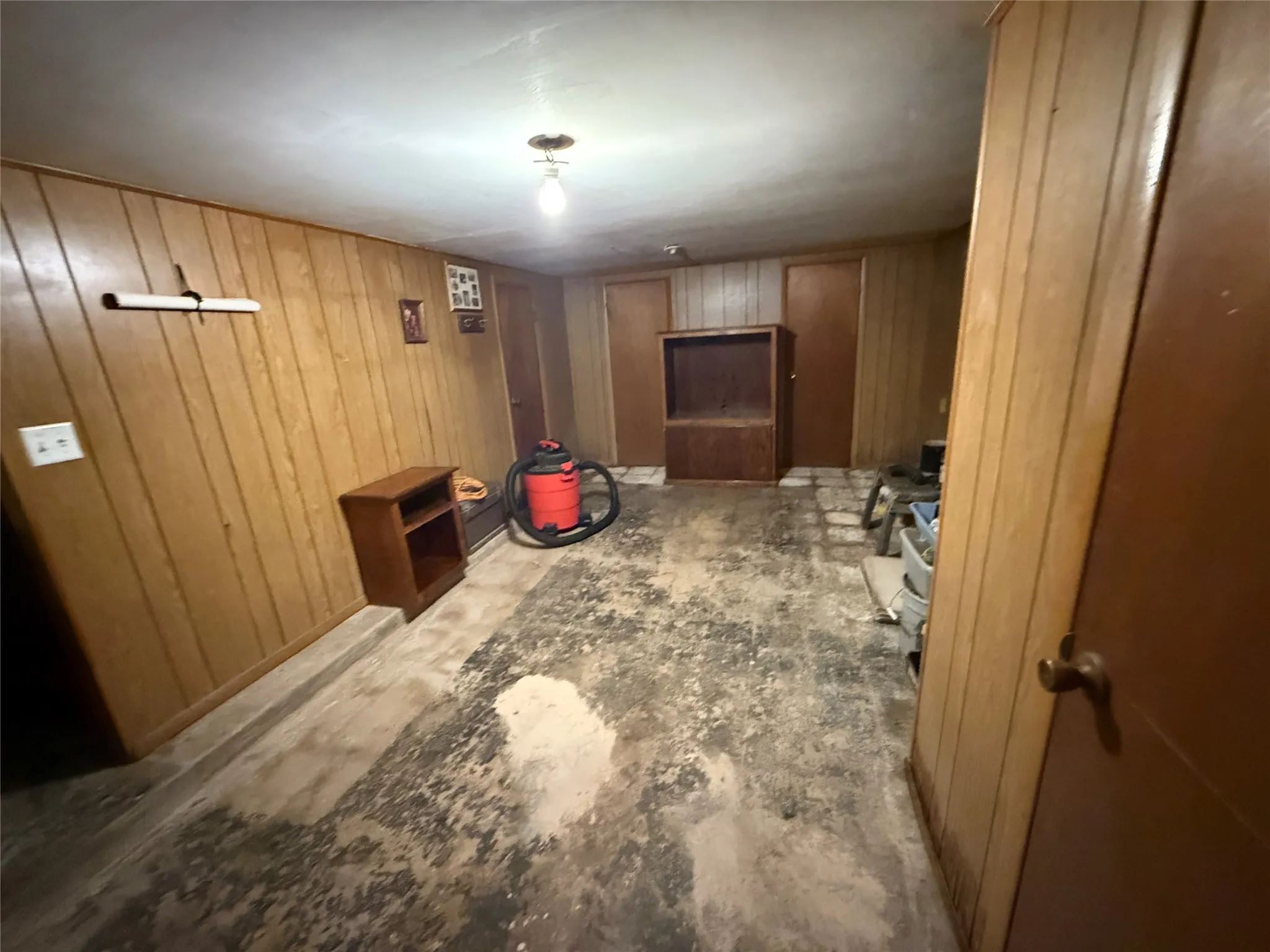 Single Family Residence For Sale in Hamilton County , 609 E Henry, Hamilton, Texas 76531, 2 Bedrooms, 2 Bathrooms, Garage spaces, 1,304 Sqft, built in 1950, Preowned, Price $139,500, mls#21152352, Real Estate Agent in Hamilton, Homes For Sale in Hamilton county, Homes For Sale in Hamilton, Realtor in Hamilton Texas, Real Estate Brokerage Independent Realty Texas, Luminita Cordes Realtor