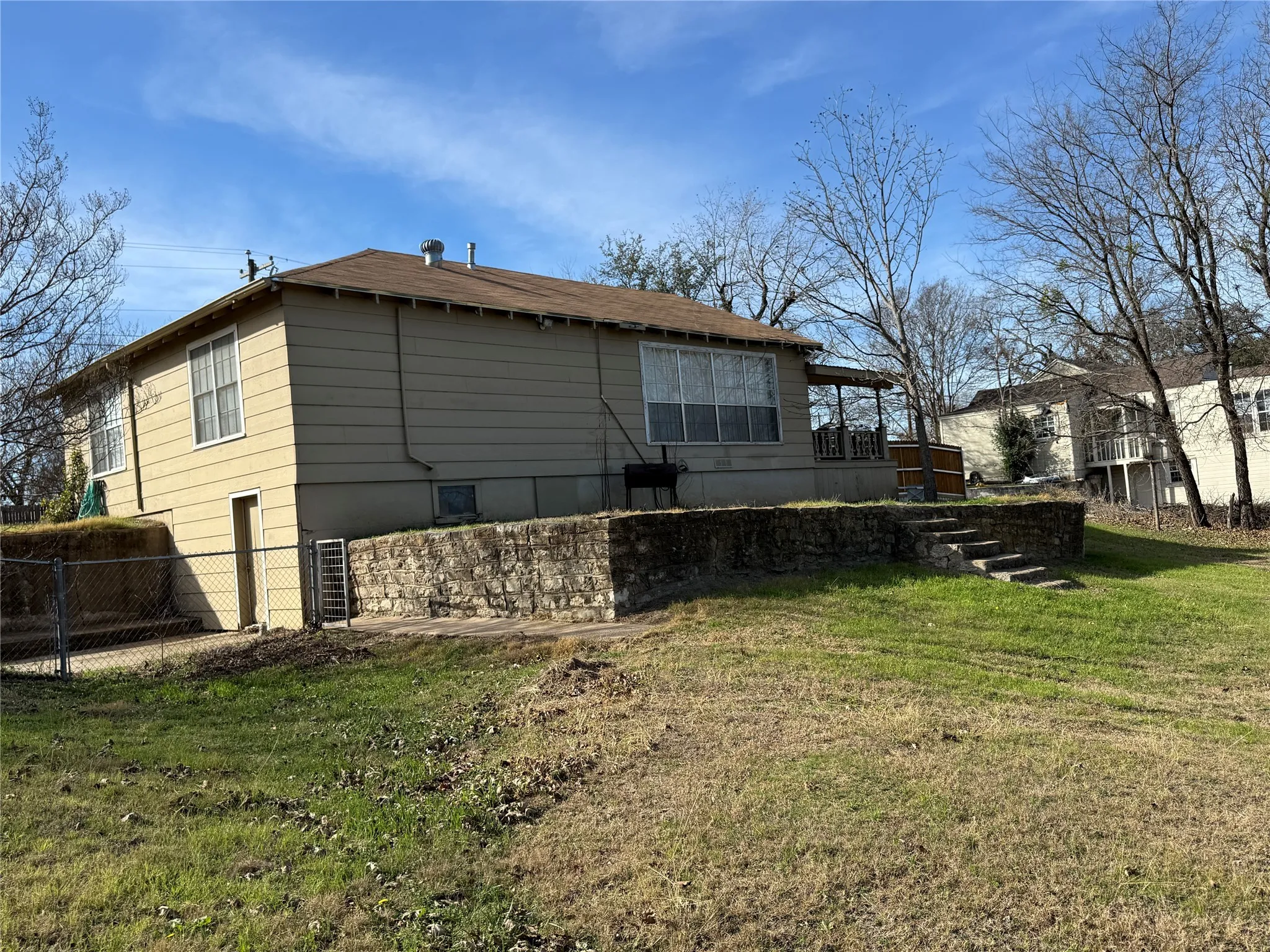 Single Family Residence For Sale in Hamilton County , 609 E Henry, Hamilton, Texas 76531, 2 Bedrooms, 2 Bathrooms, Garage spaces, 1,304 Sqft, built in 1950, Preowned, Price $139,500, mls#21152352, Real Estate Agent in Hamilton, Homes For Sale in Hamilton county, Homes For Sale in Hamilton, Realtor in Hamilton Texas, Real Estate Brokerage Independent Realty Texas, Luminita Cordes Realtor