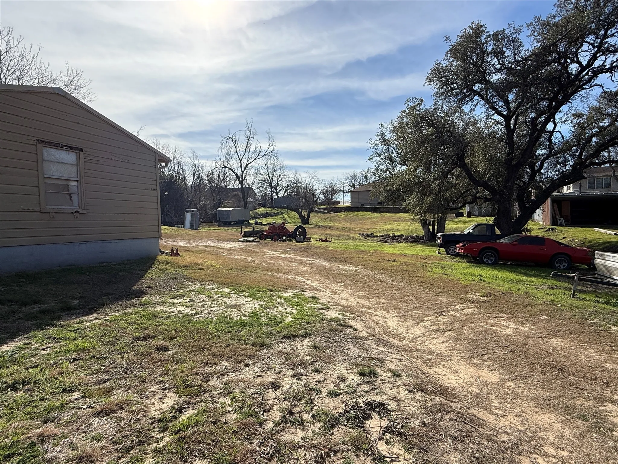 Single Family Residence For Sale in Hamilton County , 609 E Henry, Hamilton, Texas 76531, 2 Bedrooms, 2 Bathrooms, Garage spaces, 1,304 Sqft, built in 1950, Preowned, Price $139,500, mls#21152352, Real Estate Agent in Hamilton, Homes For Sale in Hamilton county, Homes For Sale in Hamilton, Realtor in Hamilton Texas, Real Estate Brokerage Independent Realty Texas, Luminita Cordes Realtor