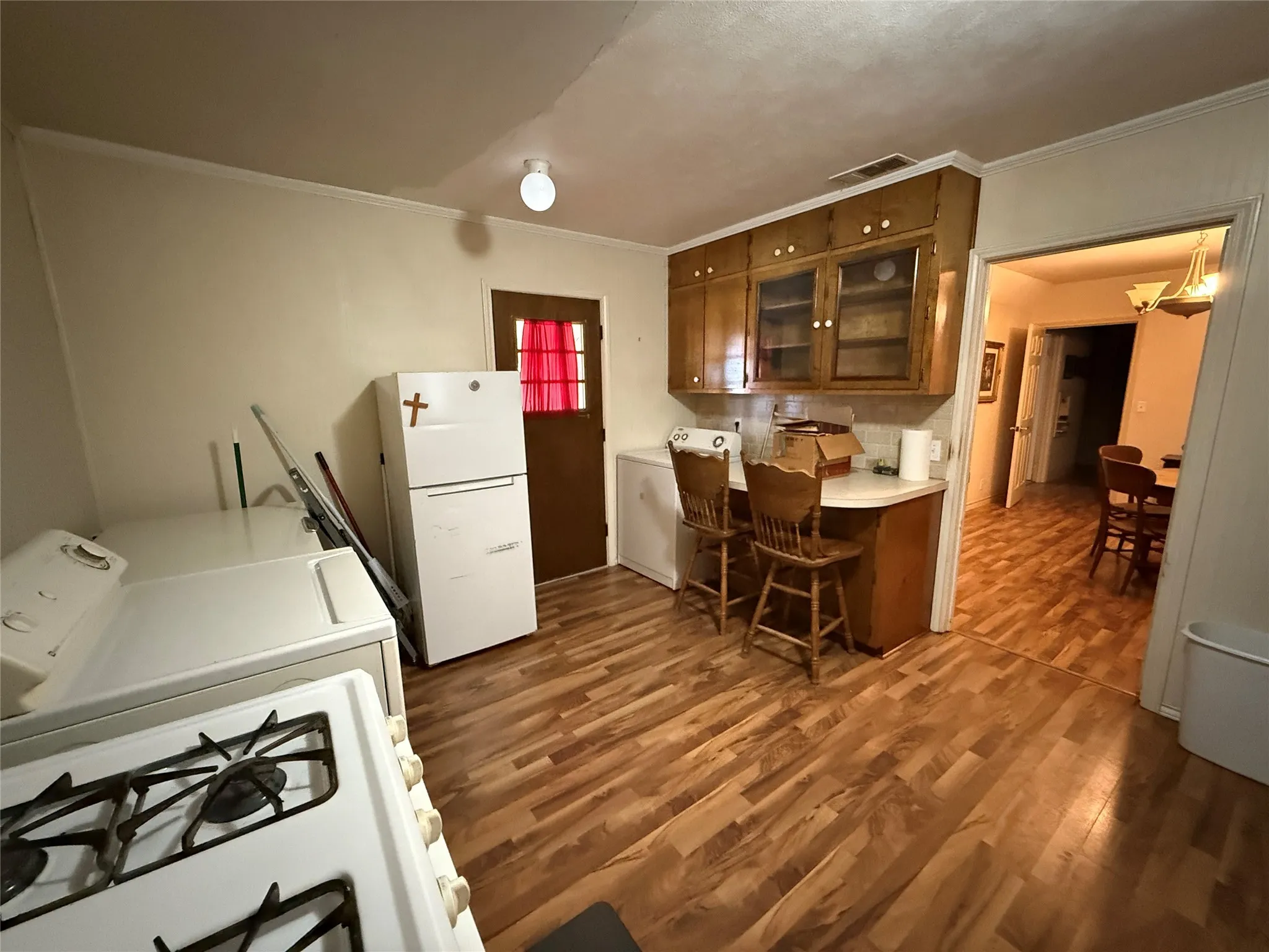 Single Family Residence For Sale in Hamilton County , 609 E Henry, Hamilton, Texas 76531, 2 Bedrooms, 2 Bathrooms, Garage spaces, 1,304 Sqft, built in 1950, Preowned, Price $139,500, mls#21152352, Real Estate Agent in Hamilton, Homes For Sale in Hamilton county, Homes For Sale in Hamilton, Realtor in Hamilton Texas, Real Estate Brokerage Independent Realty Texas, Luminita Cordes Realtor