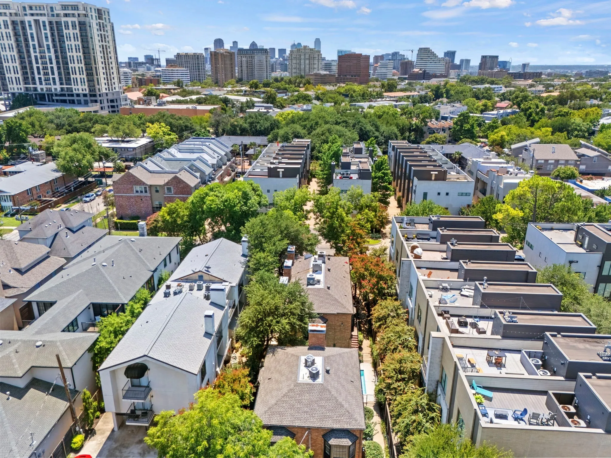 Condominium For Sale in Dallas County , 4143 Newton Avenue B, Dallas, Texas 75219, 1 Bedroom, 2 Bathroom, Garage spaces, 1,007 Sqft, built in 1983, Preowned, mls#21141966, Real Estate Agent in Dallas, Homes For Sale in Dallas county, Homes For Sale in Dallas, Realtor in Dallas Texas, Real Estate Brokerage Independent Realty Texas, Luminita Cordes Realtor