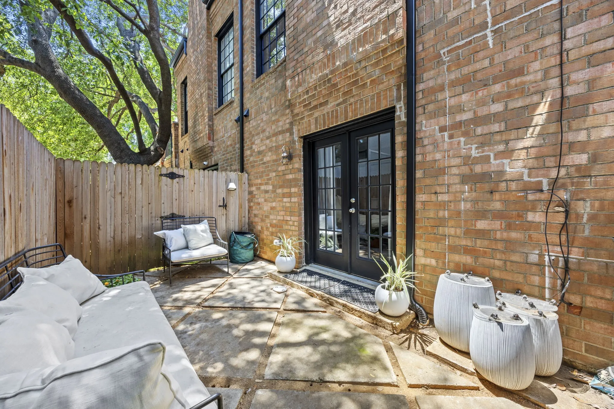 Condominium For Sale in Dallas County , 4143 Newton Avenue B, Dallas, Texas 75219, 1 Bedroom, 2 Bathroom, Garage spaces, 1,007 Sqft, built in 1983, Preowned, mls#21141966, Real Estate Agent in Dallas, Homes For Sale in Dallas county, Homes For Sale in Dallas, Realtor in Dallas Texas, Real Estate Brokerage Independent Realty Texas, Luminita Cordes Realtor