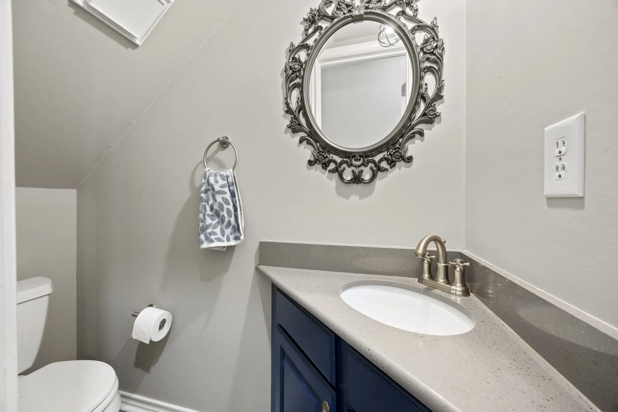 Condominium For Sale in Dallas County , 4143 Newton Avenue B, Dallas, Texas 75219, 1 Bedroom, 2 Bathroom, Garage spaces, 1,007 Sqft, built in 1983, Preowned, mls#21141966, Real Estate Agent in Dallas, Homes For Sale in Dallas county, Homes For Sale in Dallas, Realtor in Dallas Texas, Real Estate Brokerage Independent Realty Texas, Luminita Cordes Realtor