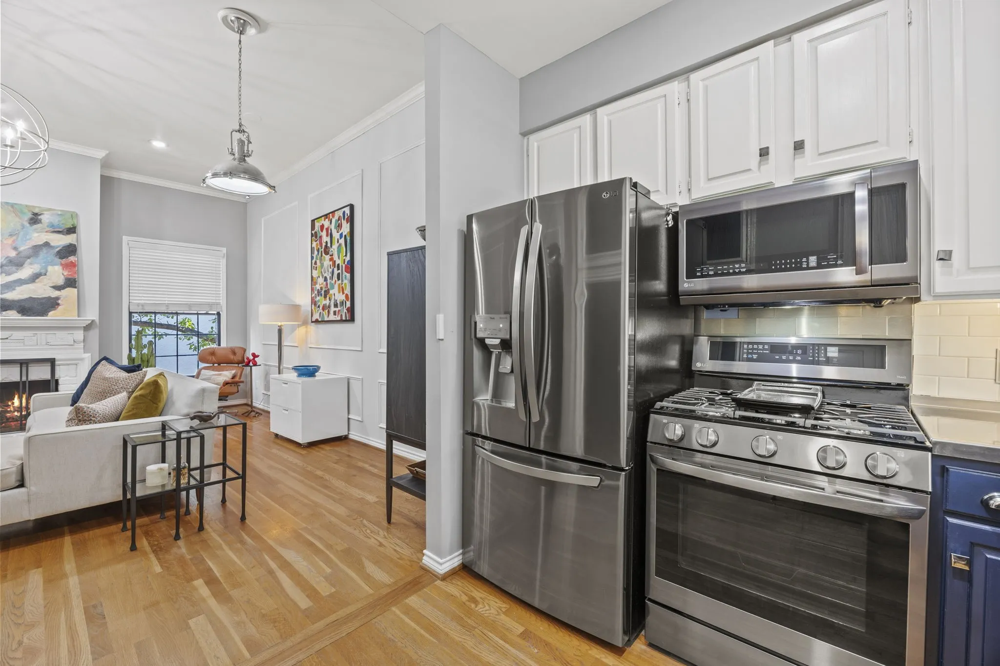 Condominium For Sale in Dallas County , 4143 Newton Avenue B, Dallas, Texas 75219, 1 Bedroom, 2 Bathroom, Garage spaces, 1,007 Sqft, built in 1983, Preowned, mls#21141966, Real Estate Agent in Dallas, Homes For Sale in Dallas county, Homes For Sale in Dallas, Realtor in Dallas Texas, Real Estate Brokerage Independent Realty Texas, Luminita Cordes Realtor