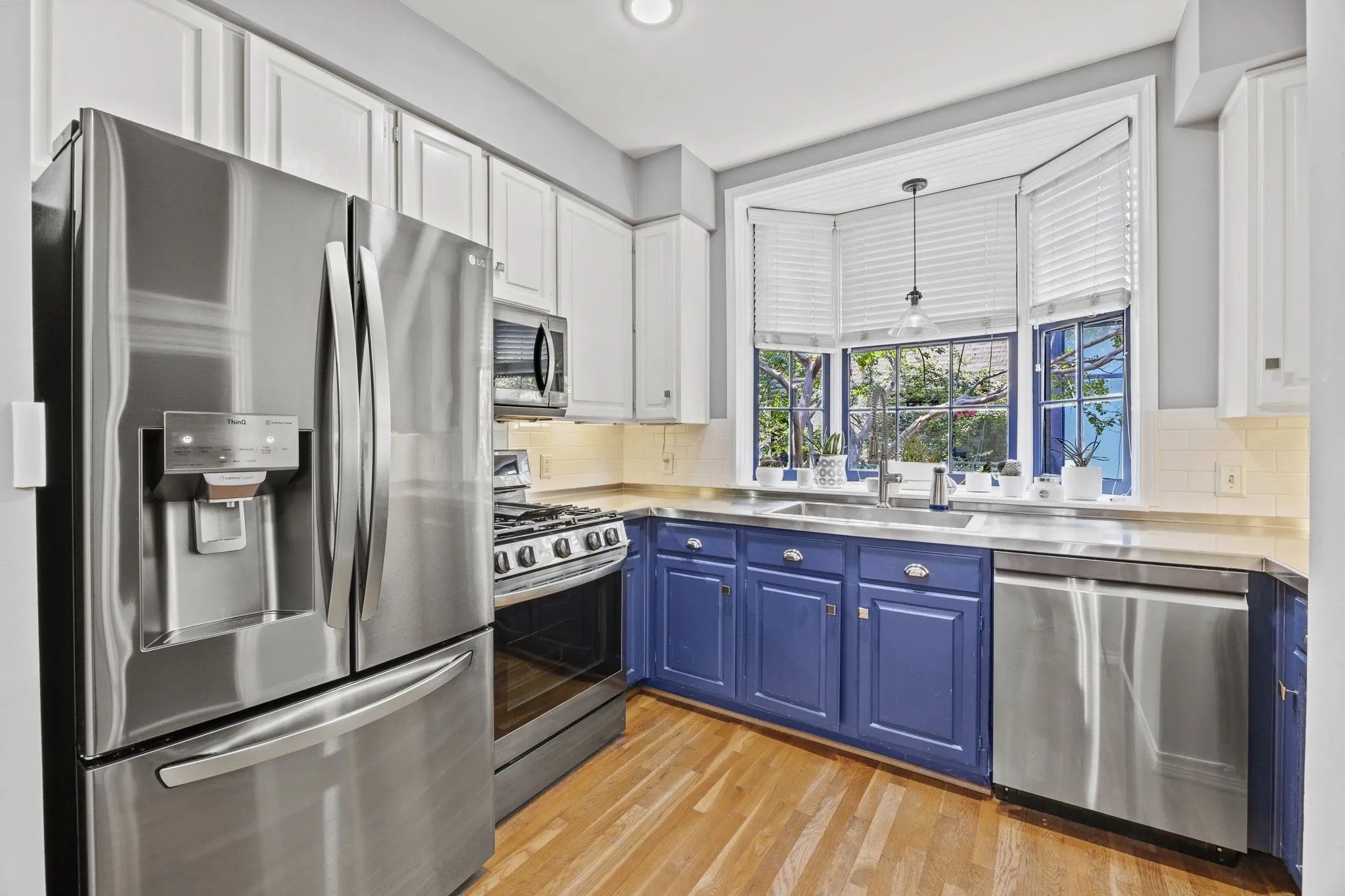 Condominium For Sale in Dallas County , 4143 Newton Avenue B, Dallas, Texas 75219, 1 Bedroom, 2 Bathroom, Garage spaces, 1,007 Sqft, built in 1983, Preowned, mls#21141966, Real Estate Agent in Dallas, Homes For Sale in Dallas county, Homes For Sale in Dallas, Realtor in Dallas Texas, Real Estate Brokerage Independent Realty Texas, Luminita Cordes Realtor