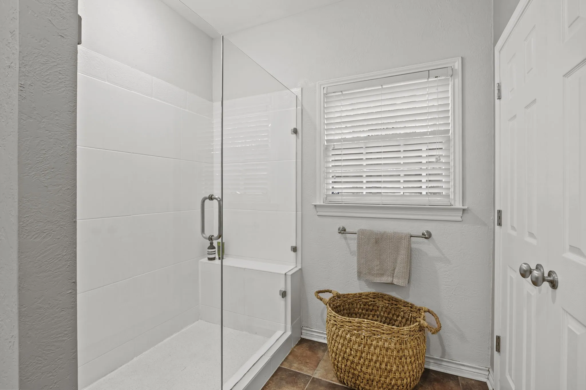 Condominium For Sale in Dallas County , 4143 Newton Avenue B, Dallas, Texas 75219, 1 Bedroom, 2 Bathroom, Garage spaces, 1,007 Sqft, built in 1983, Preowned, mls#21141966, Real Estate Agent in Dallas, Homes For Sale in Dallas county, Homes For Sale in Dallas, Realtor in Dallas Texas, Real Estate Brokerage Independent Realty Texas, Luminita Cordes Realtor
