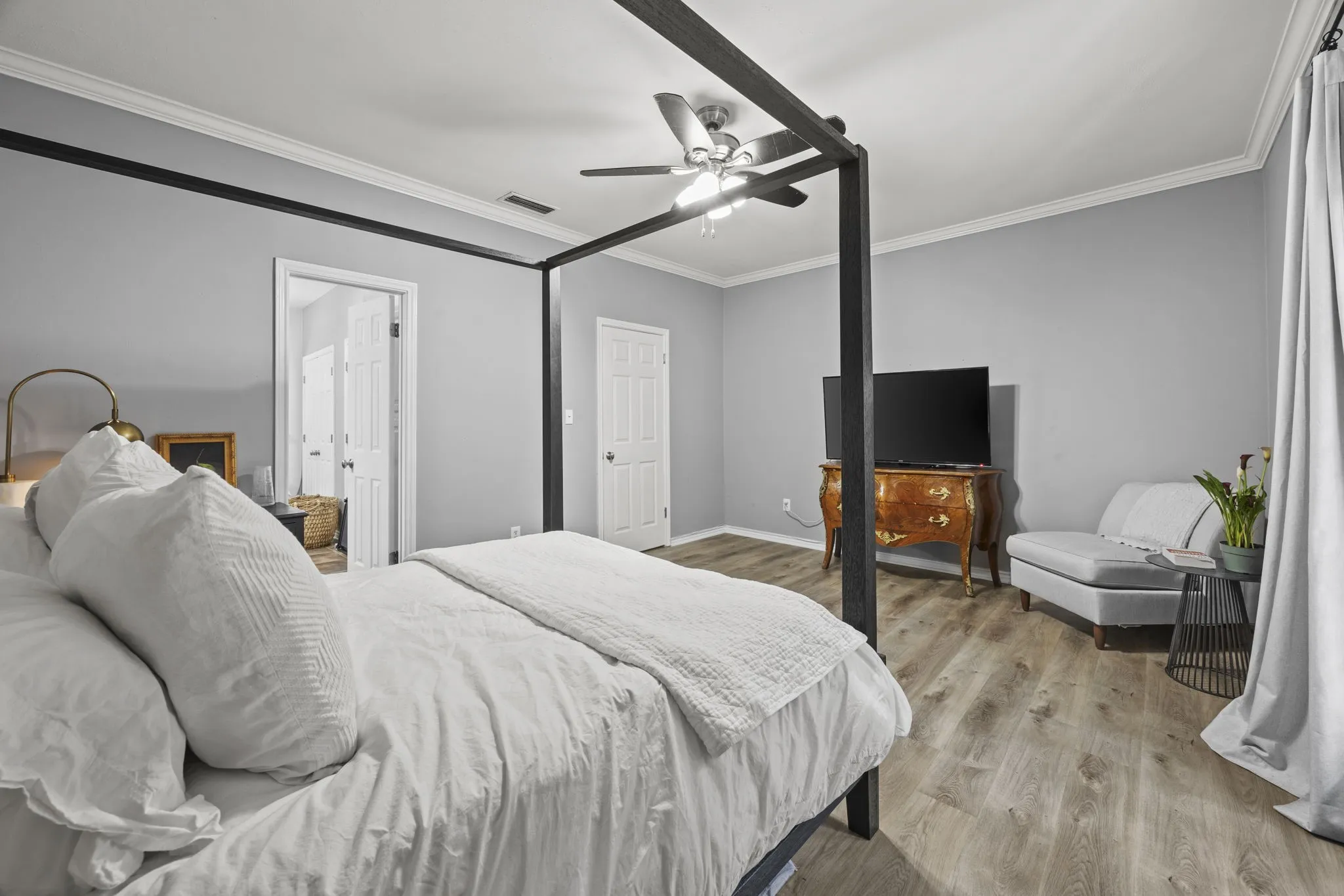 Condominium For Sale in Dallas County , 4143 Newton Avenue B, Dallas, Texas 75219, 1 Bedroom, 2 Bathroom, Garage spaces, 1,007 Sqft, built in 1983, Preowned, mls#21141966, Real Estate Agent in Dallas, Homes For Sale in Dallas county, Homes For Sale in Dallas, Realtor in Dallas Texas, Real Estate Brokerage Independent Realty Texas, Luminita Cordes Realtor
