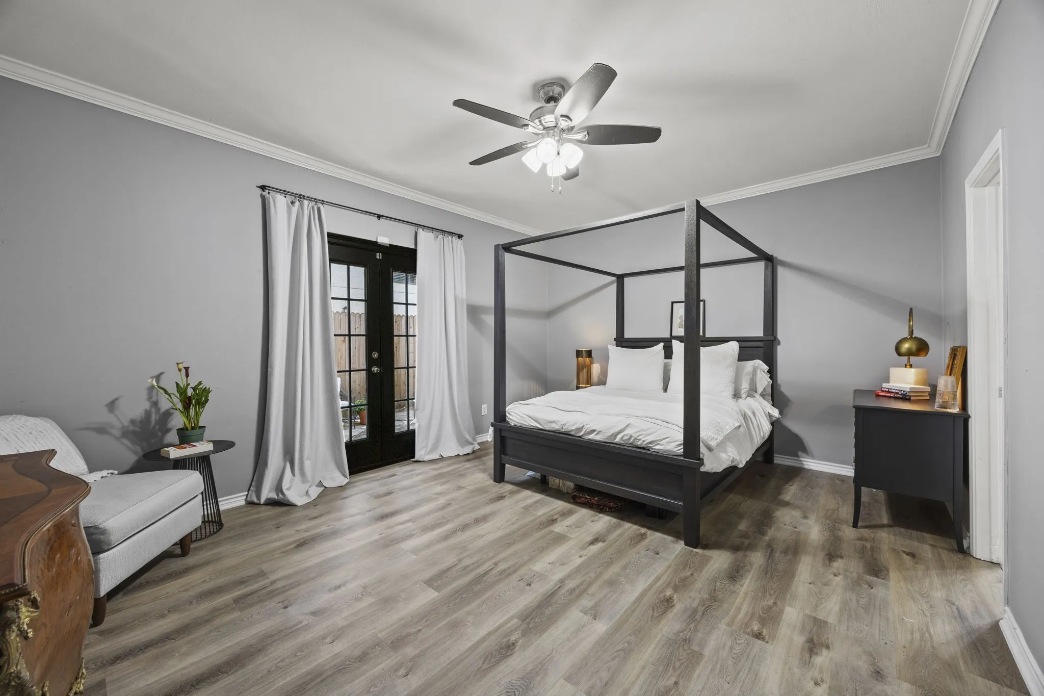 Condominium For Sale in Dallas County , 4143 Newton Avenue B, Dallas, Texas 75219, 1 Bedroom, 2 Bathroom, Garage spaces, 1,007 Sqft, built in 1983, Preowned, mls#21141966, Real Estate Agent in Dallas, Homes For Sale in Dallas county, Homes For Sale in Dallas, Realtor in Dallas Texas, Real Estate Brokerage Independent Realty Texas, Luminita Cordes Realtor