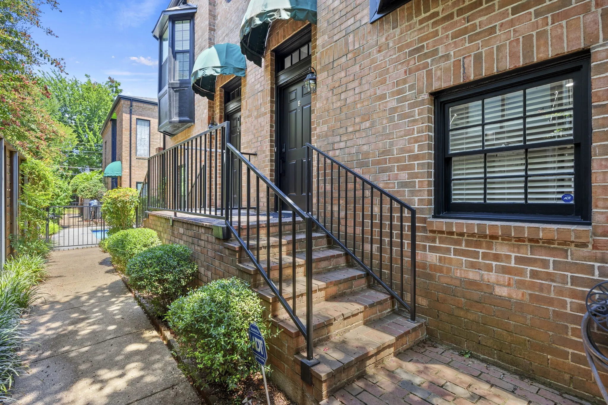 Condominium For Sale in Dallas County , 4143 Newton Avenue B, Dallas, Texas 75219, 1 Bedroom, 2 Bathroom, Garage spaces, 1,007 Sqft, built in 1983, Preowned, mls#21141966, Real Estate Agent in Dallas, Homes For Sale in Dallas county, Homes For Sale in Dallas, Realtor in Dallas Texas, Real Estate Brokerage Independent Realty Texas, Luminita Cordes Realtor