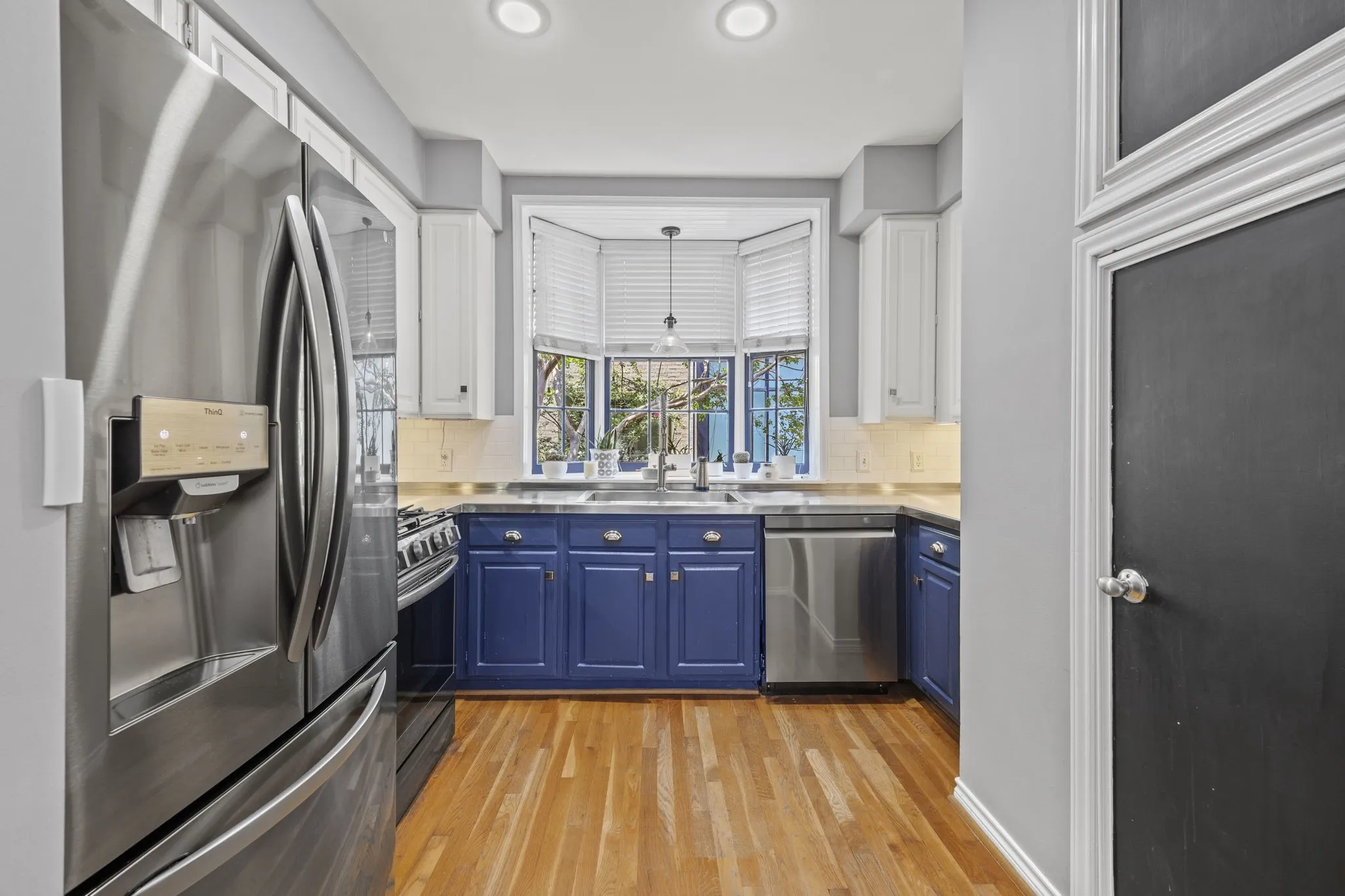 Condominium For Sale in Dallas County , 4143 Newton Avenue B, Dallas, Texas 75219, 1 Bedroom, 2 Bathroom, Garage spaces, 1,007 Sqft, built in 1983, Preowned, mls#21141966, Real Estate Agent in Dallas, Homes For Sale in Dallas county, Homes For Sale in Dallas, Realtor in Dallas Texas, Real Estate Brokerage Independent Realty Texas, Luminita Cordes Realtor