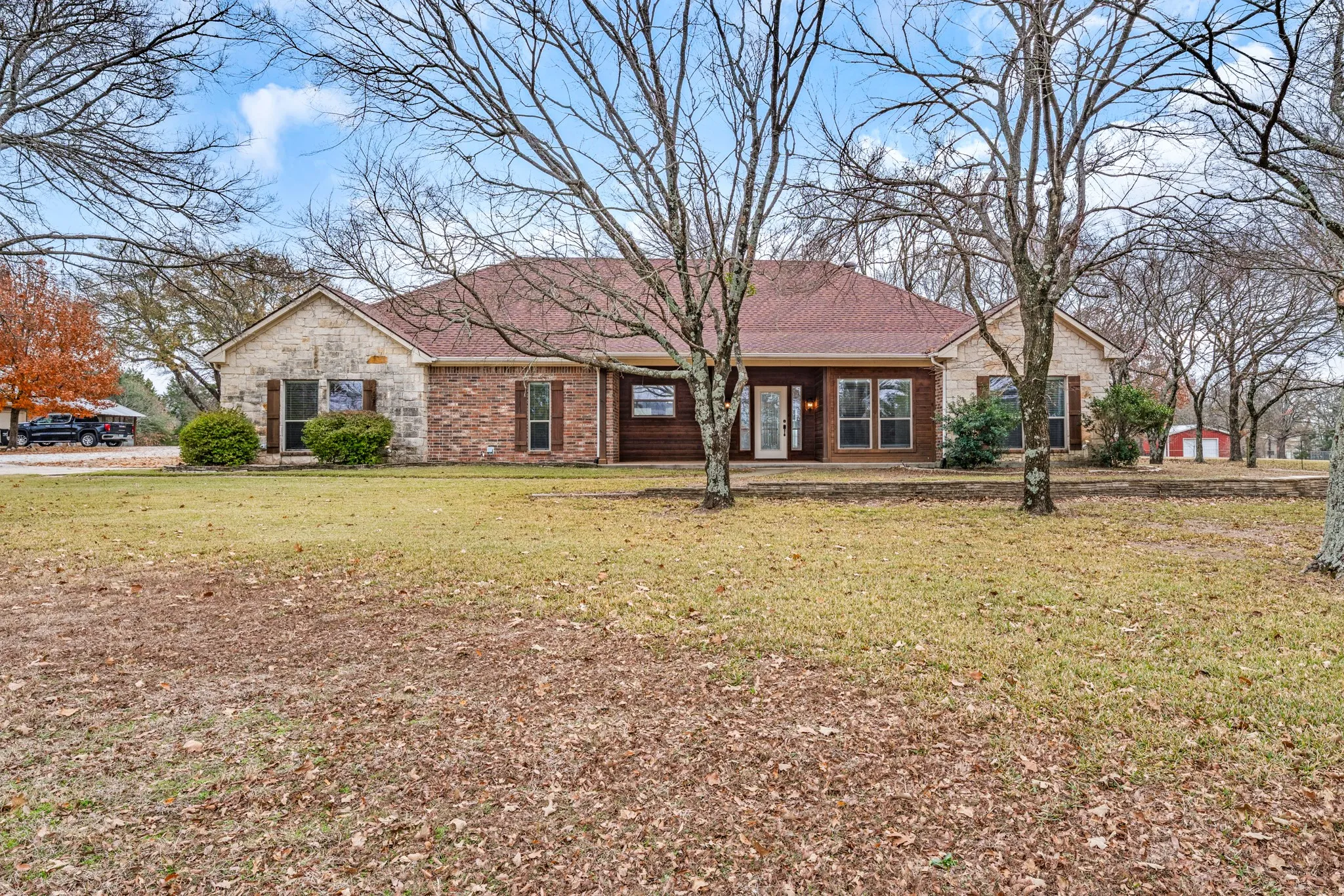 Single Family Residence For Sale in Hunt County , 10471 Holly Creek Road, Terrell, Texas 75160, 3 Bedroom, 2 Bathroom, 4 Garage spaces, 2,196 Sqft, built in 2006, Preowned, mls#21137335, Real Estate Agent in Terrell, Homes For Sale in Hunt county, Homes For Sale in Terrell, Realtor in Terrell Texas, Real Estate Brokerage Independent Realty Texas, Luminita Cordes Realtor